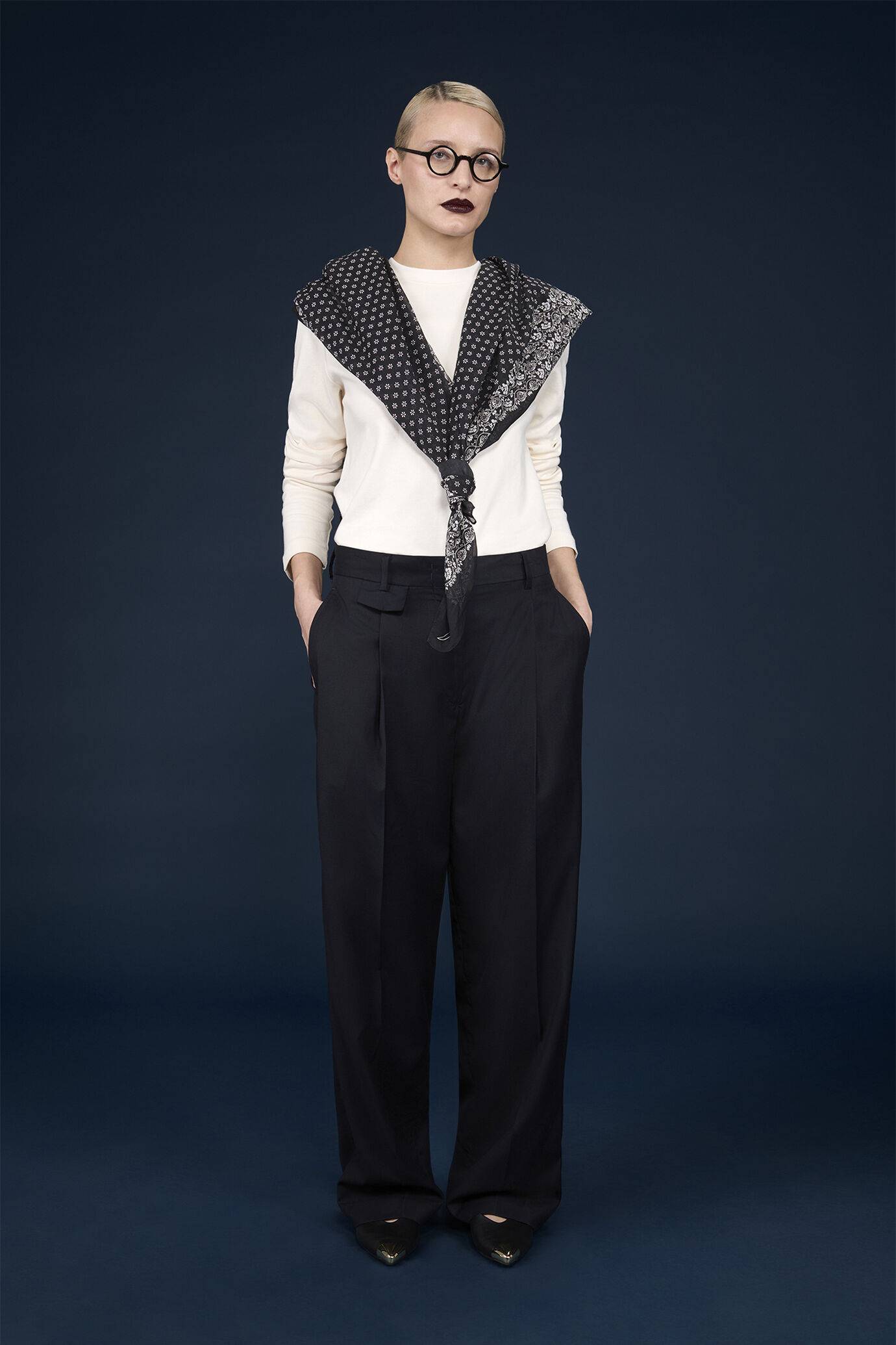 Pantalone classico donna con gamba larga regular fit image number 0