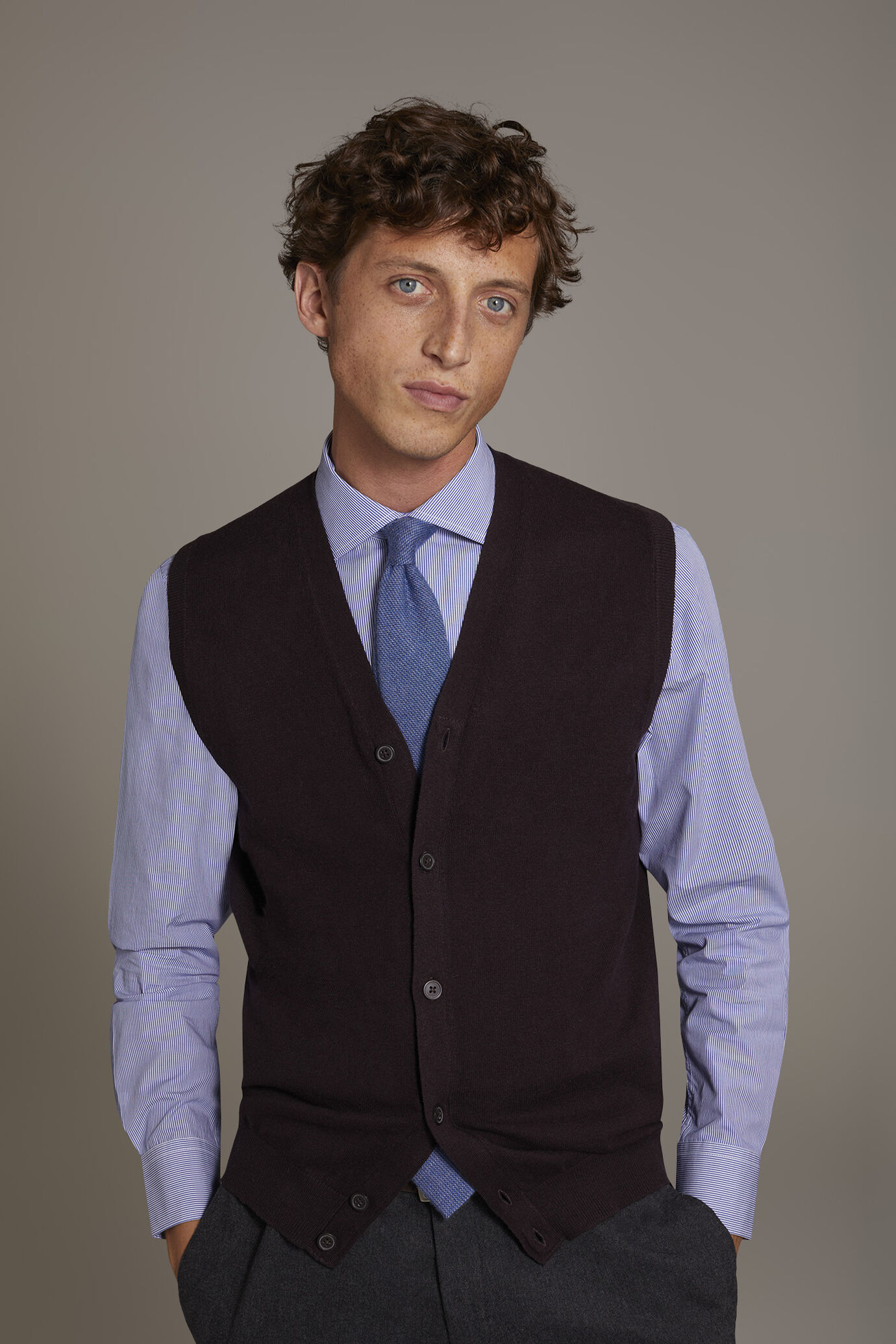 Gilet a maglia scollo a V misto lana image number 1