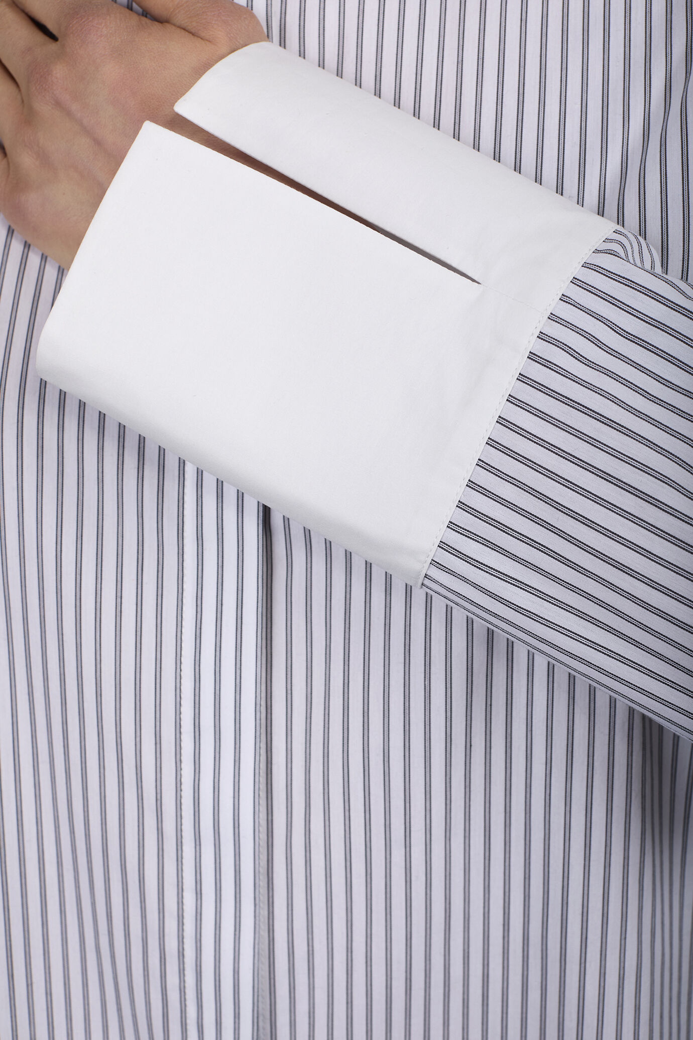 Classic women's shirt with baby collar with single-colour cuffs and yarn-dyed striped fabric image number 3