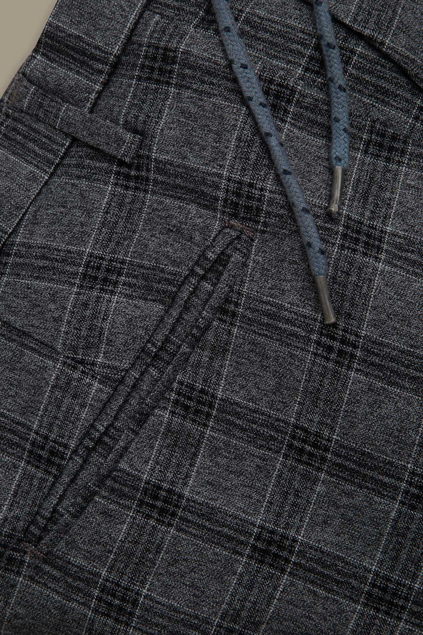 Pantaloni uomo con lacci image number 1