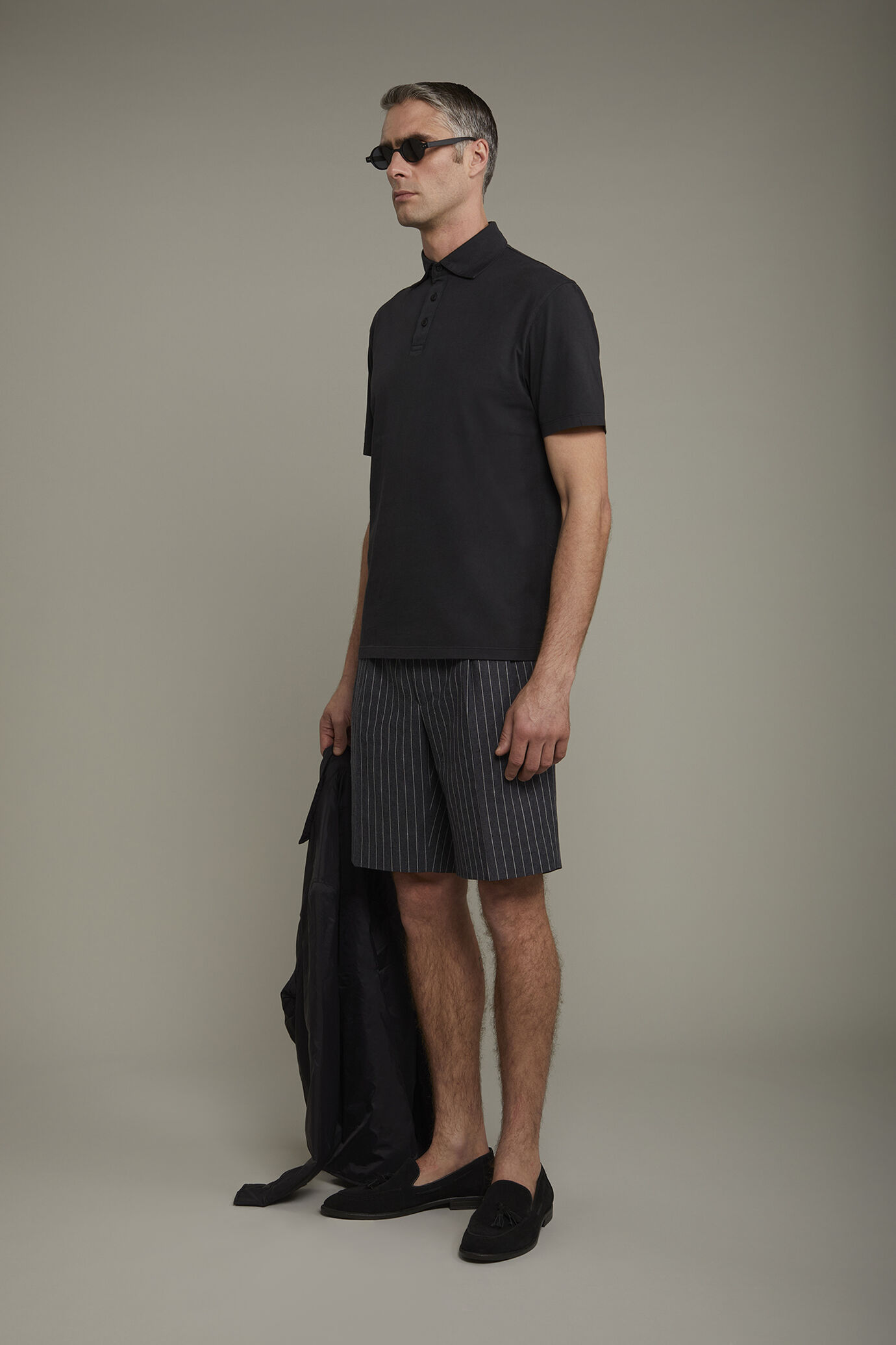 Men's double pinces bermuda in linen and cotton with pinstripe design regular fit image number 1