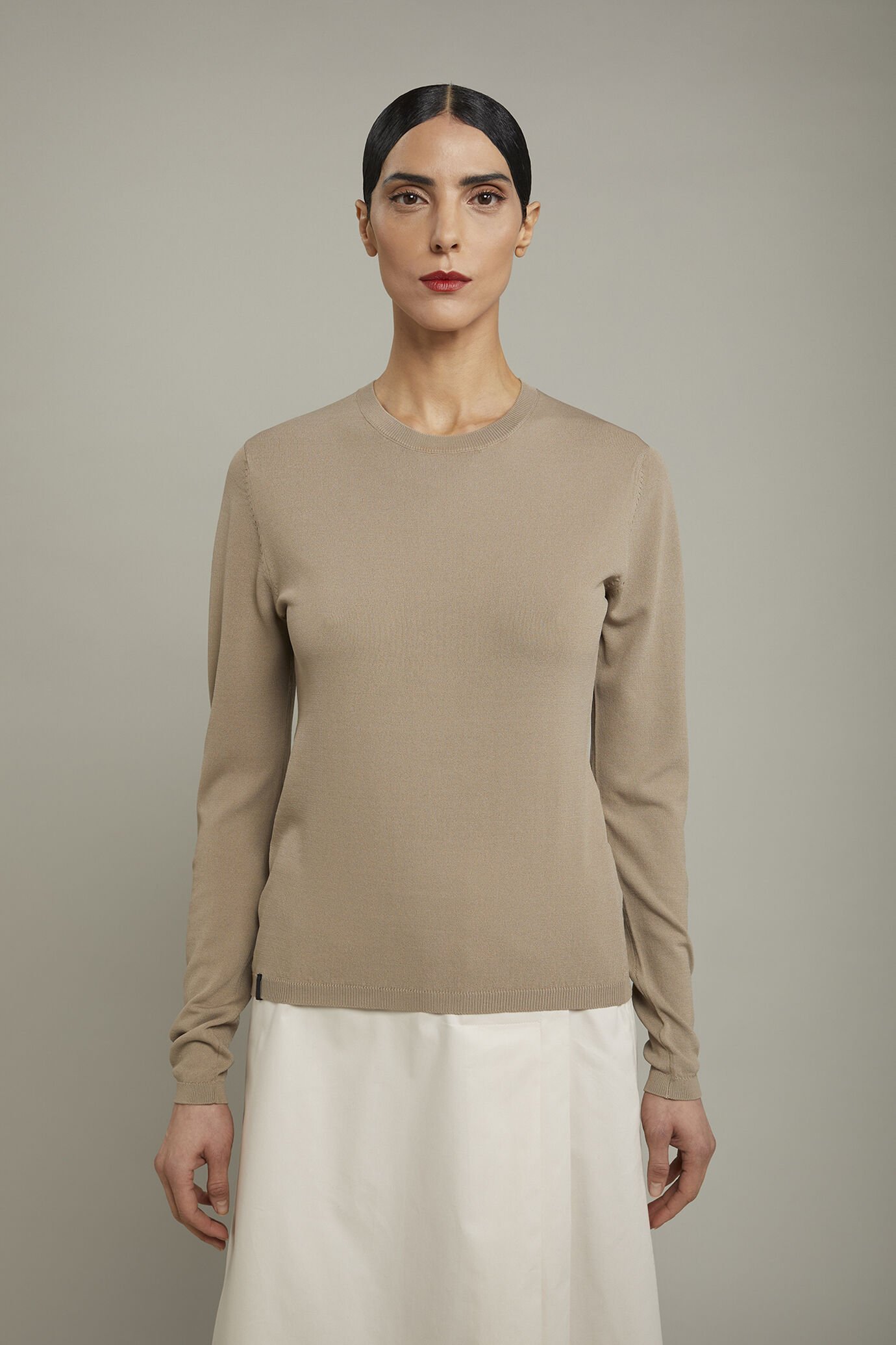 Pull femme à col rond de couleur unie coupe régulière