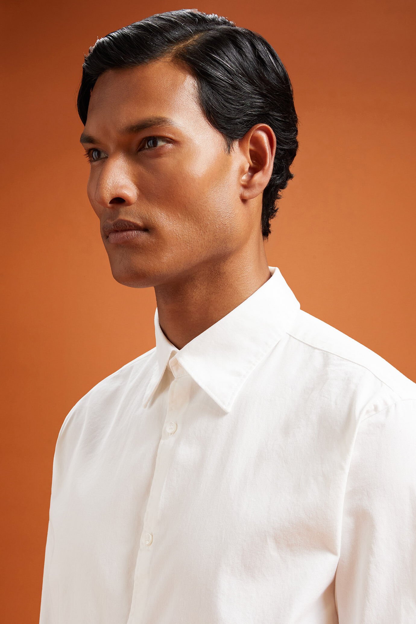 Men's comfort fit casual shirt with a classic collar in plain 100% cotton washed gabardine image number 3