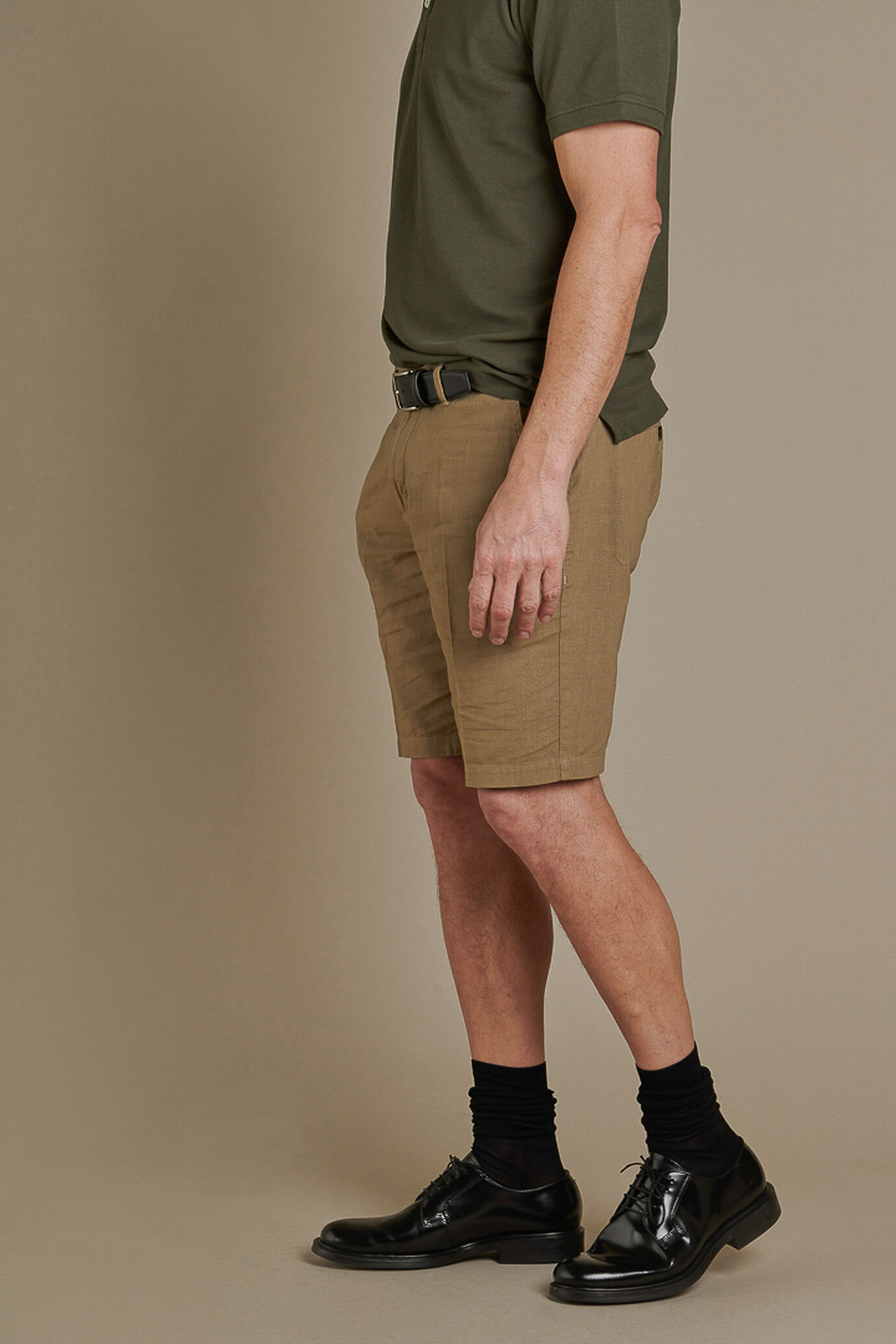 Bermuda chino con doppia pinces misto lino e cotone image number 1