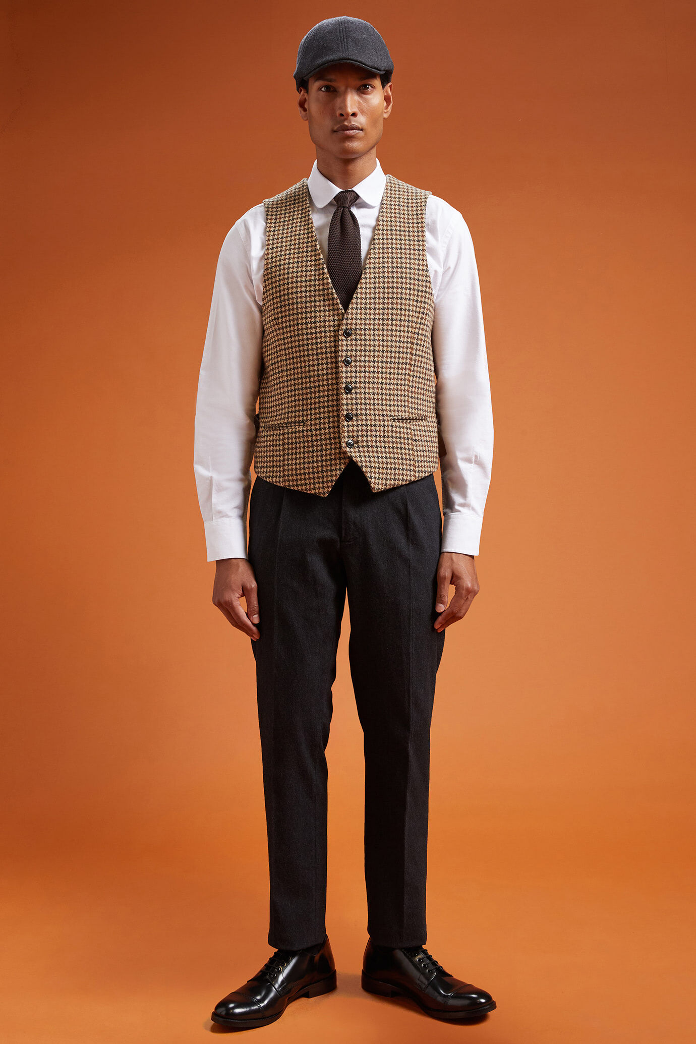 Men's regular fit classic waistcoat in houndstooth wool blend fabric image number 1