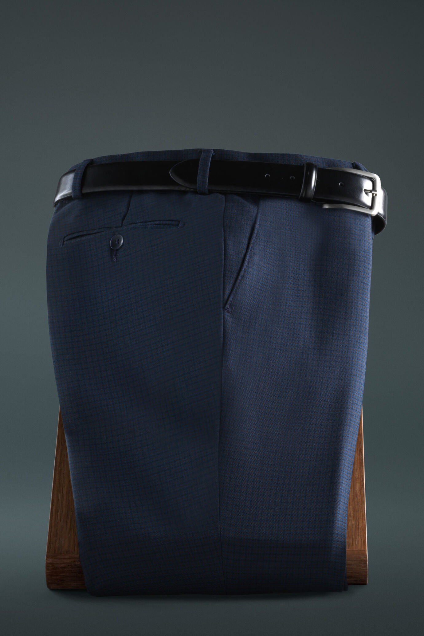 Pantaloni uomo classici a quadretti image number 2