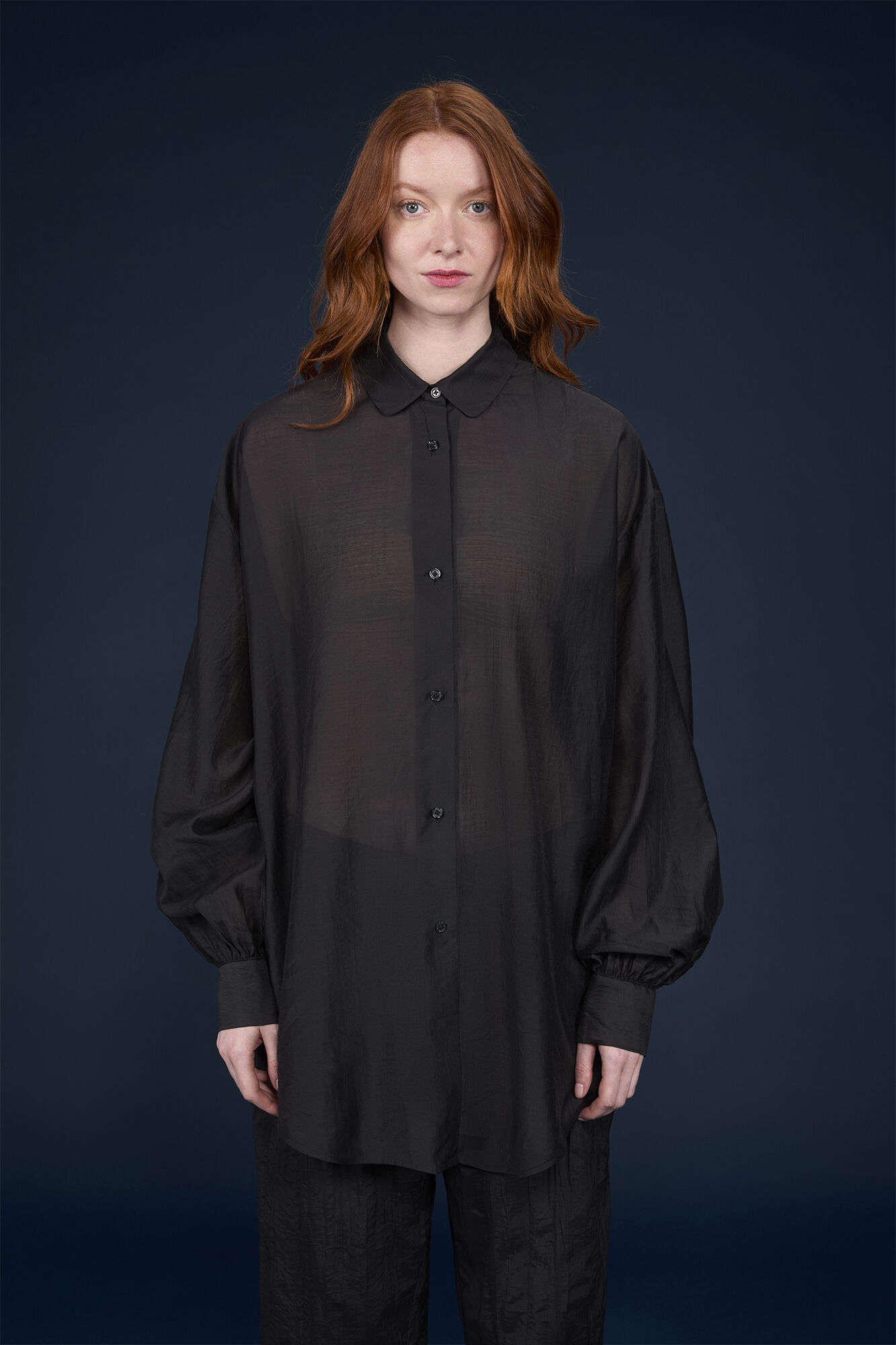 Camicia donna oversized con collo in unito in tessuto