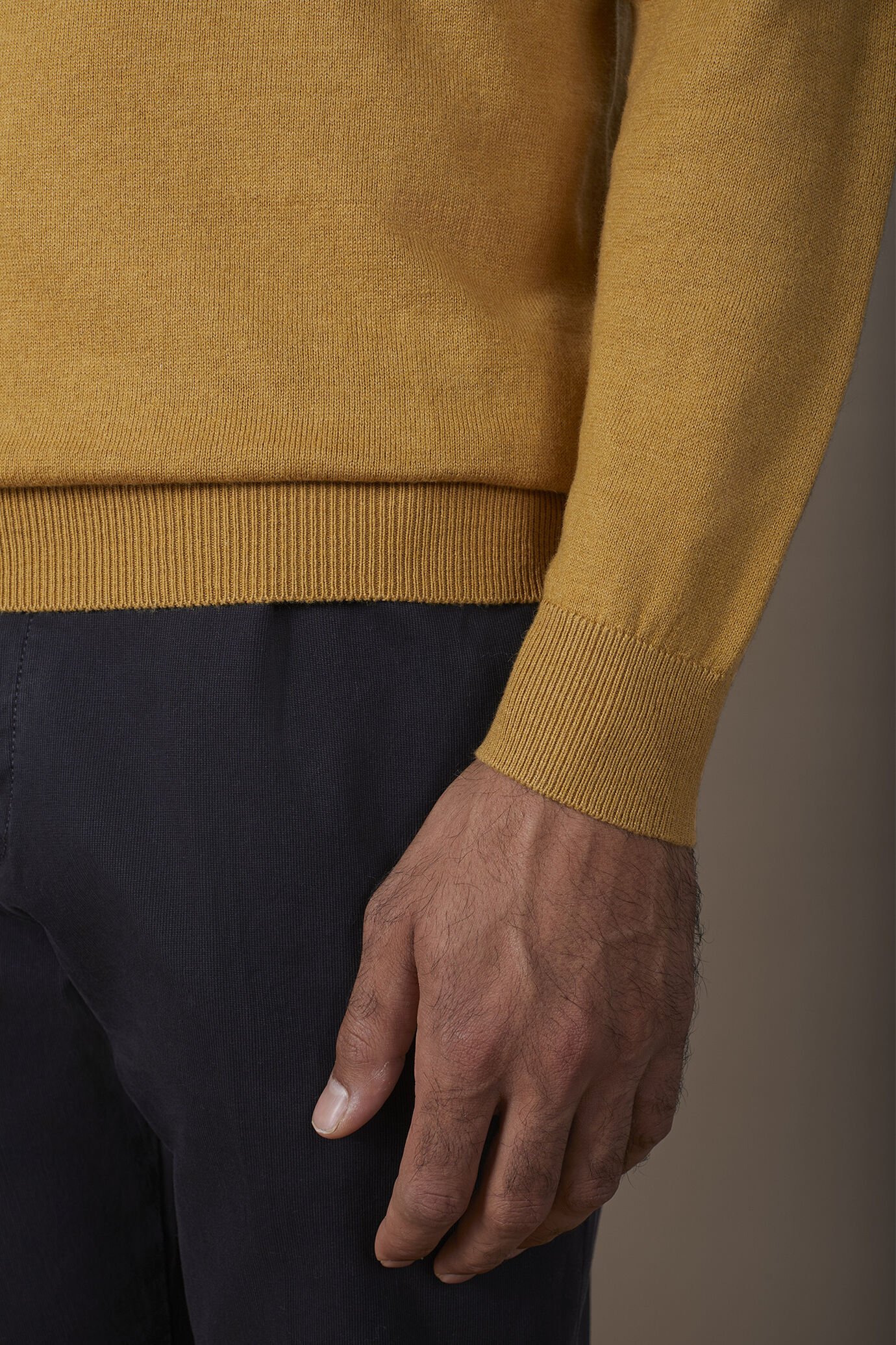 Men's regular fit crew neck jumper in wool and cotton image number 3