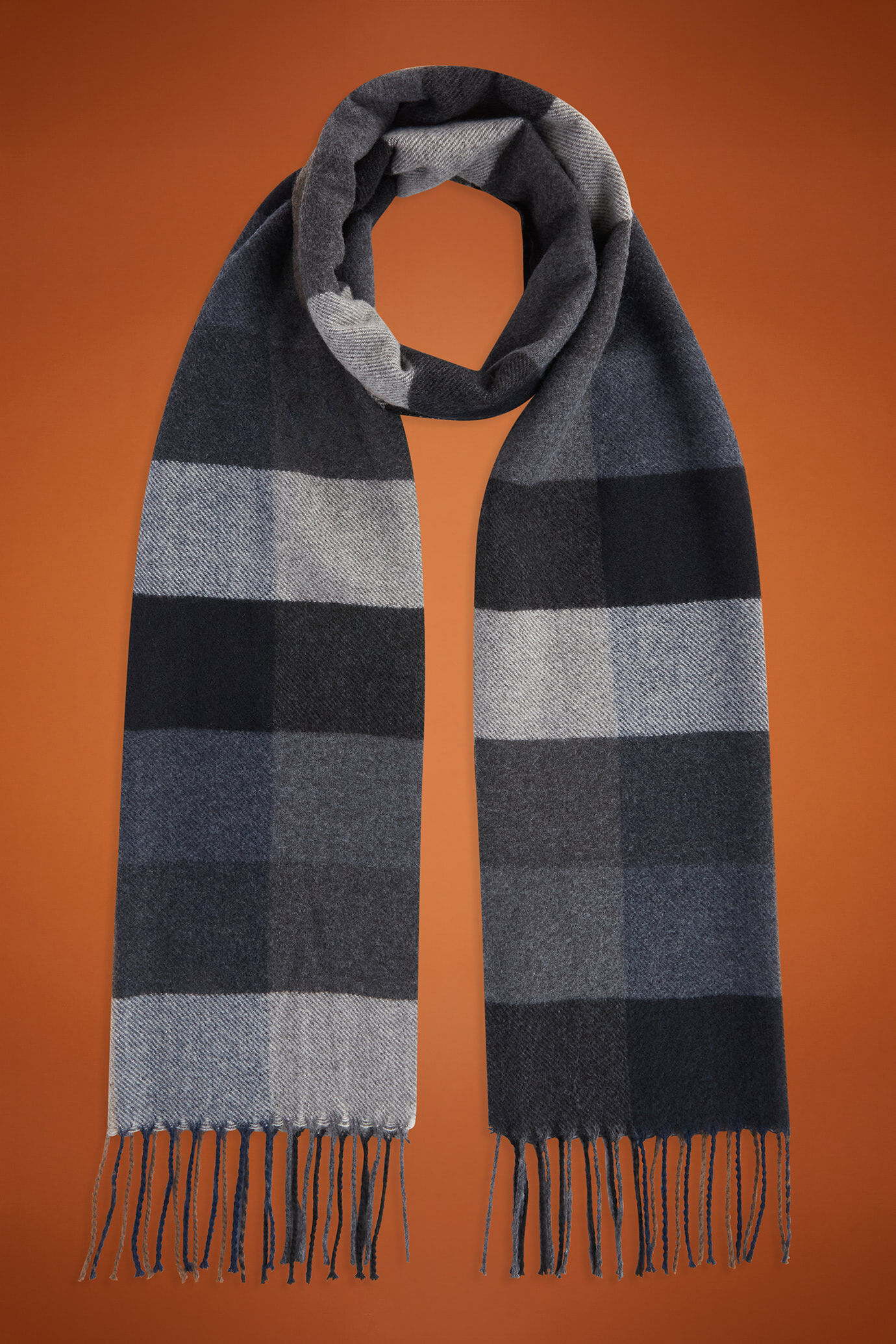 Men's checked scarf with fringes image number 0