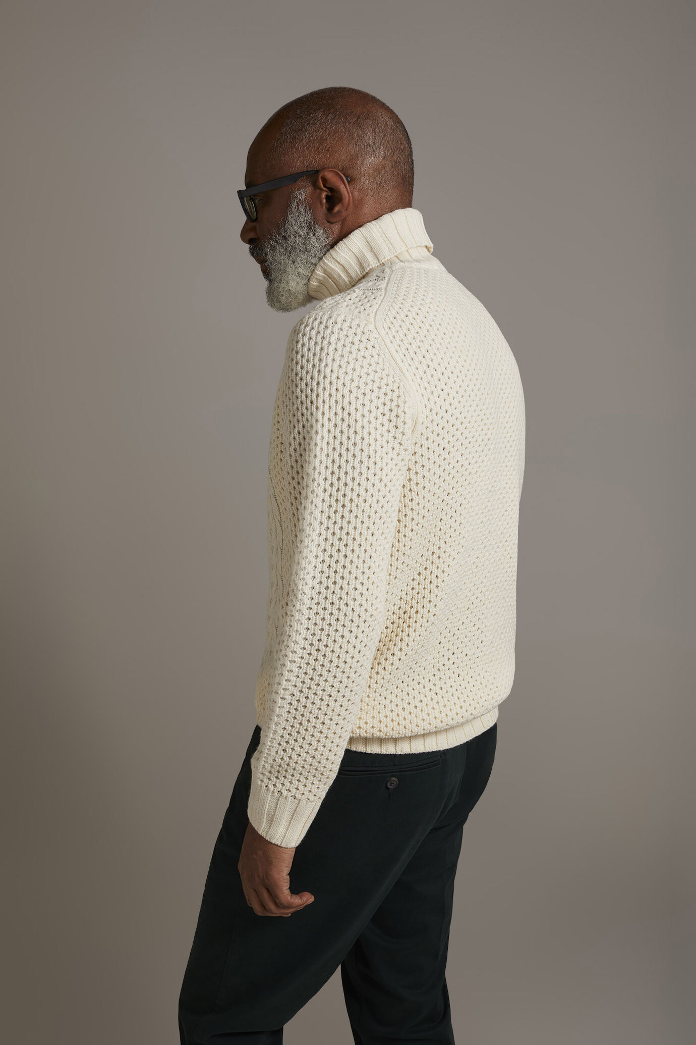 Wool blend turtleneck sweater with honeycomb heavy knitting image number 3