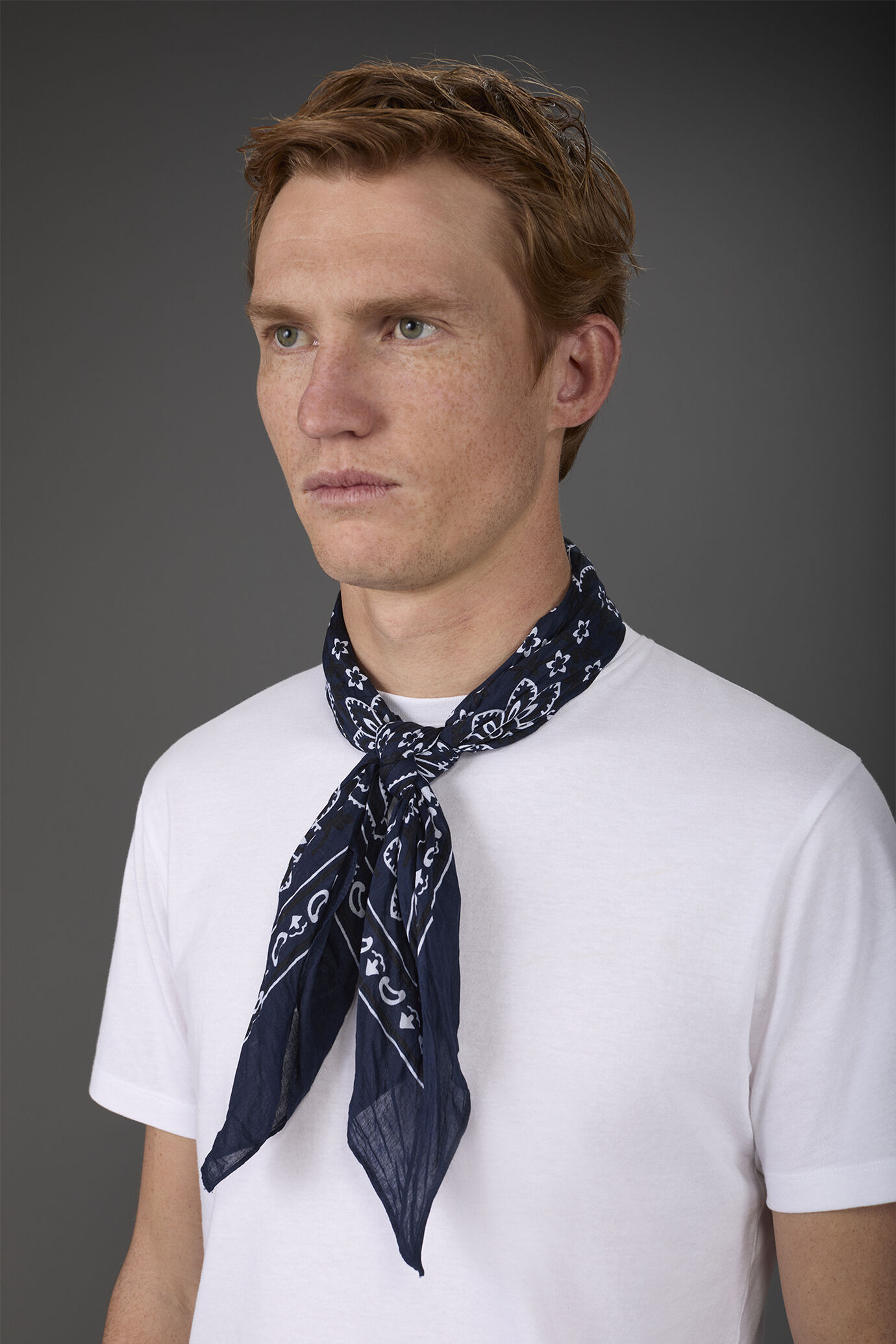 Men's scarf with macro paisley pattern image number 0