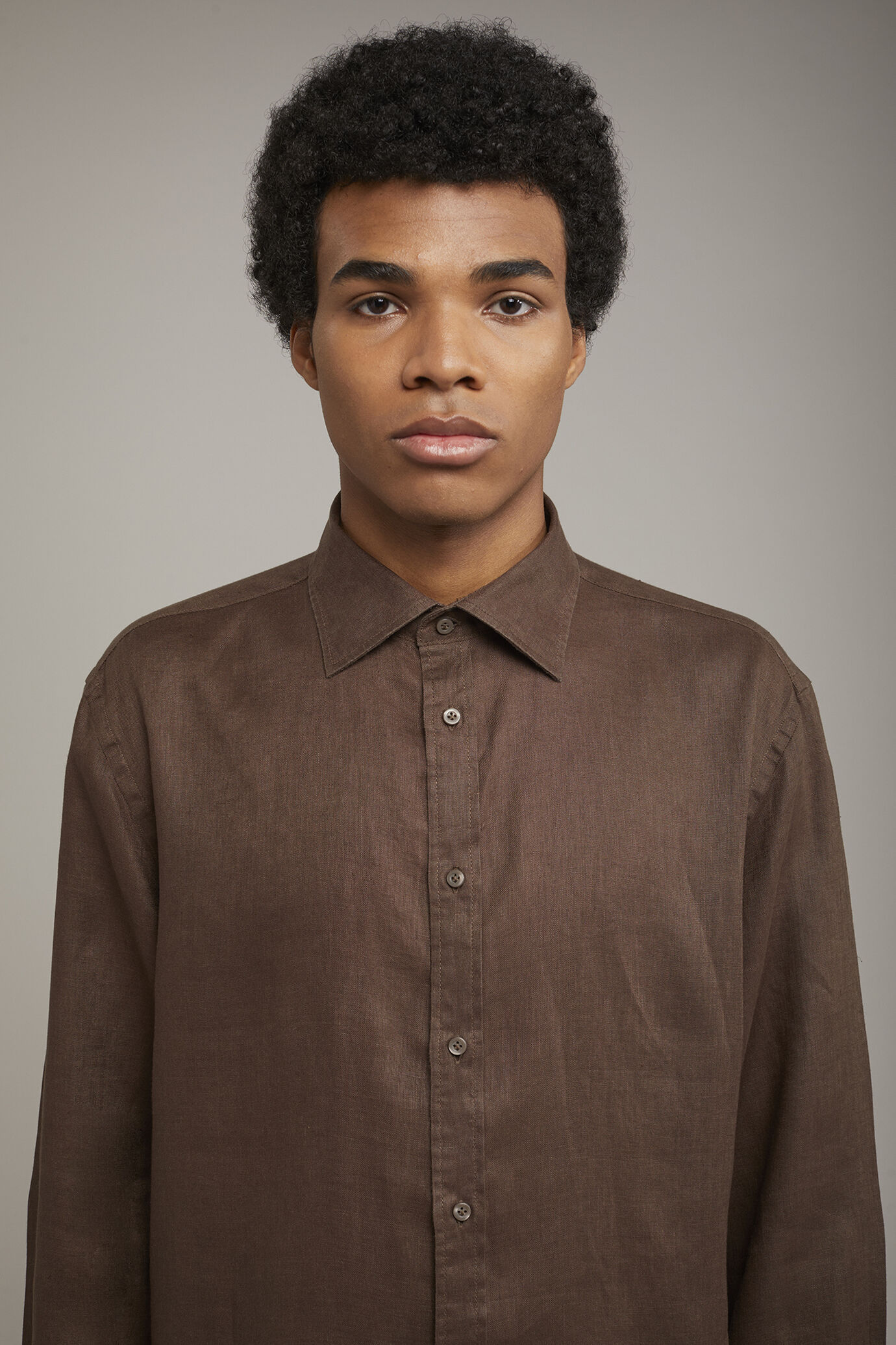 Herren-Freizeithemd mit klassischem Kragen aus 100 % Leinen in bequemer Passform image number 3