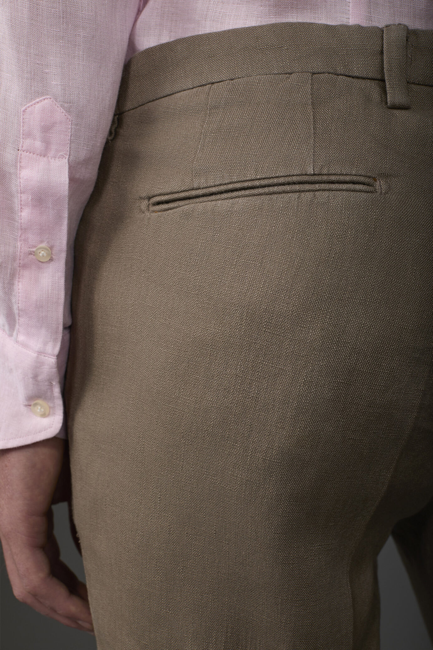Men's trousers 100% linen with two small pleats and concealed button image number 3