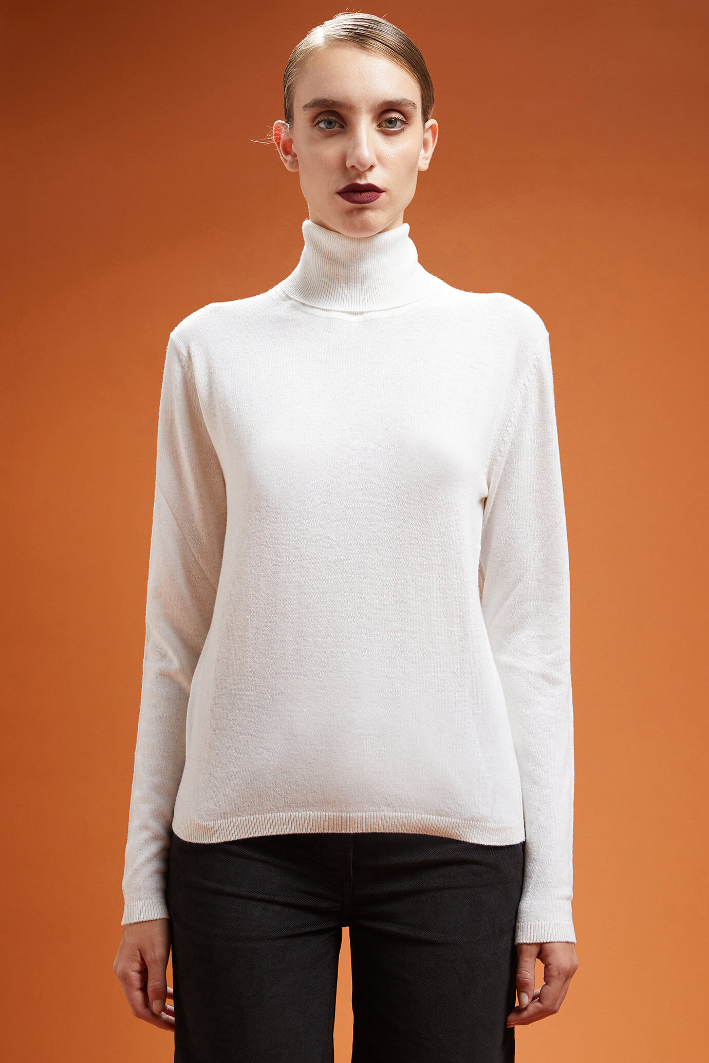 Women's regular fit high neck jumper in a blend of wool and cashmere