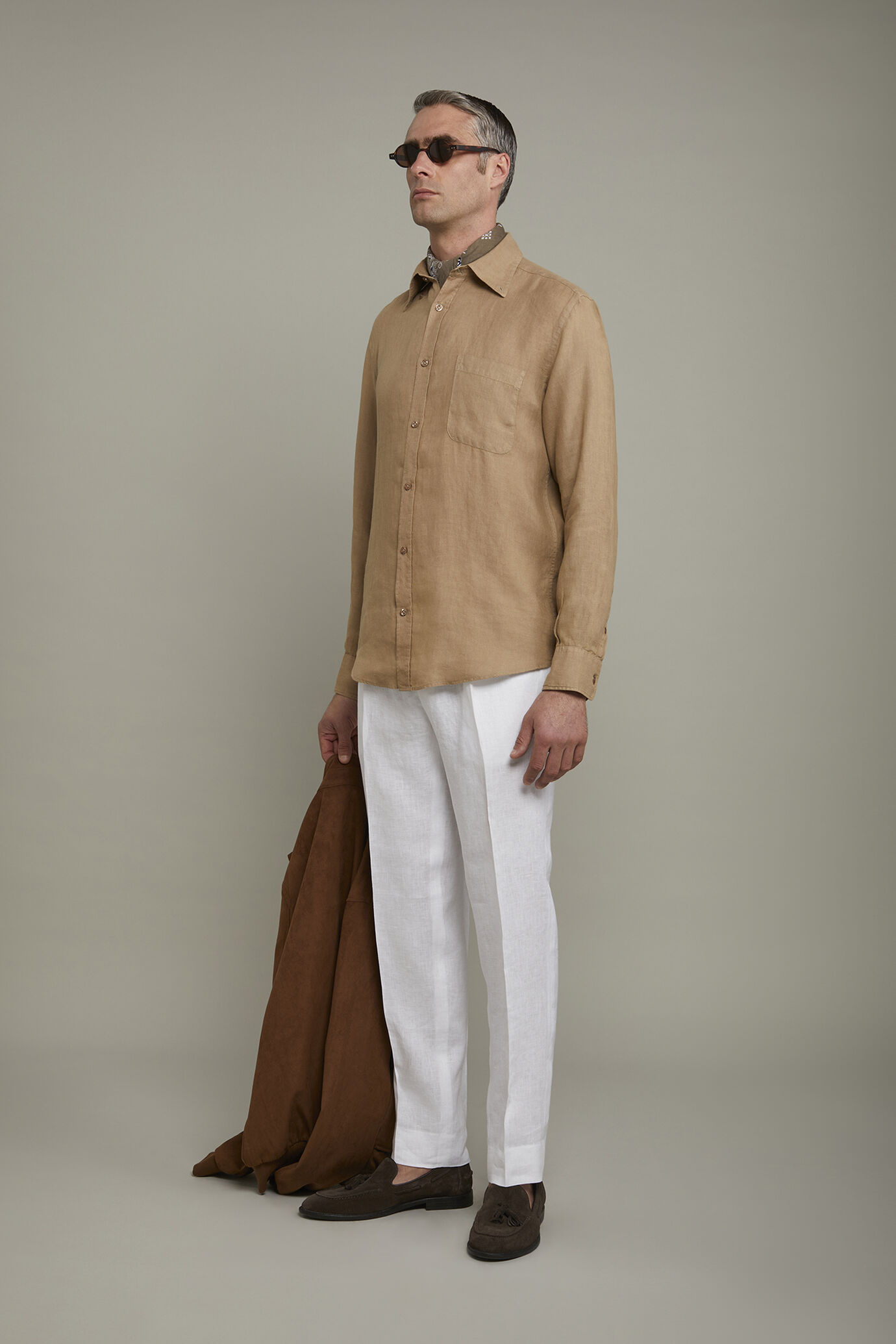 Herrenhemd mit Button-Down-Kragen aus 100 % Leinen in bequemer Passform image number 1