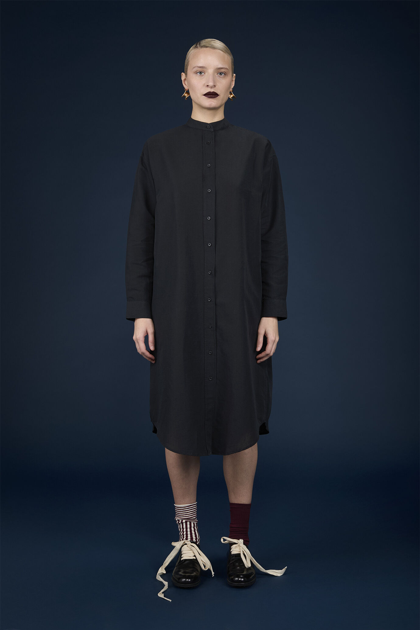Midi-Hemdblusenkleid mit langen Ärmeln und koreanischem Kragen image number 1