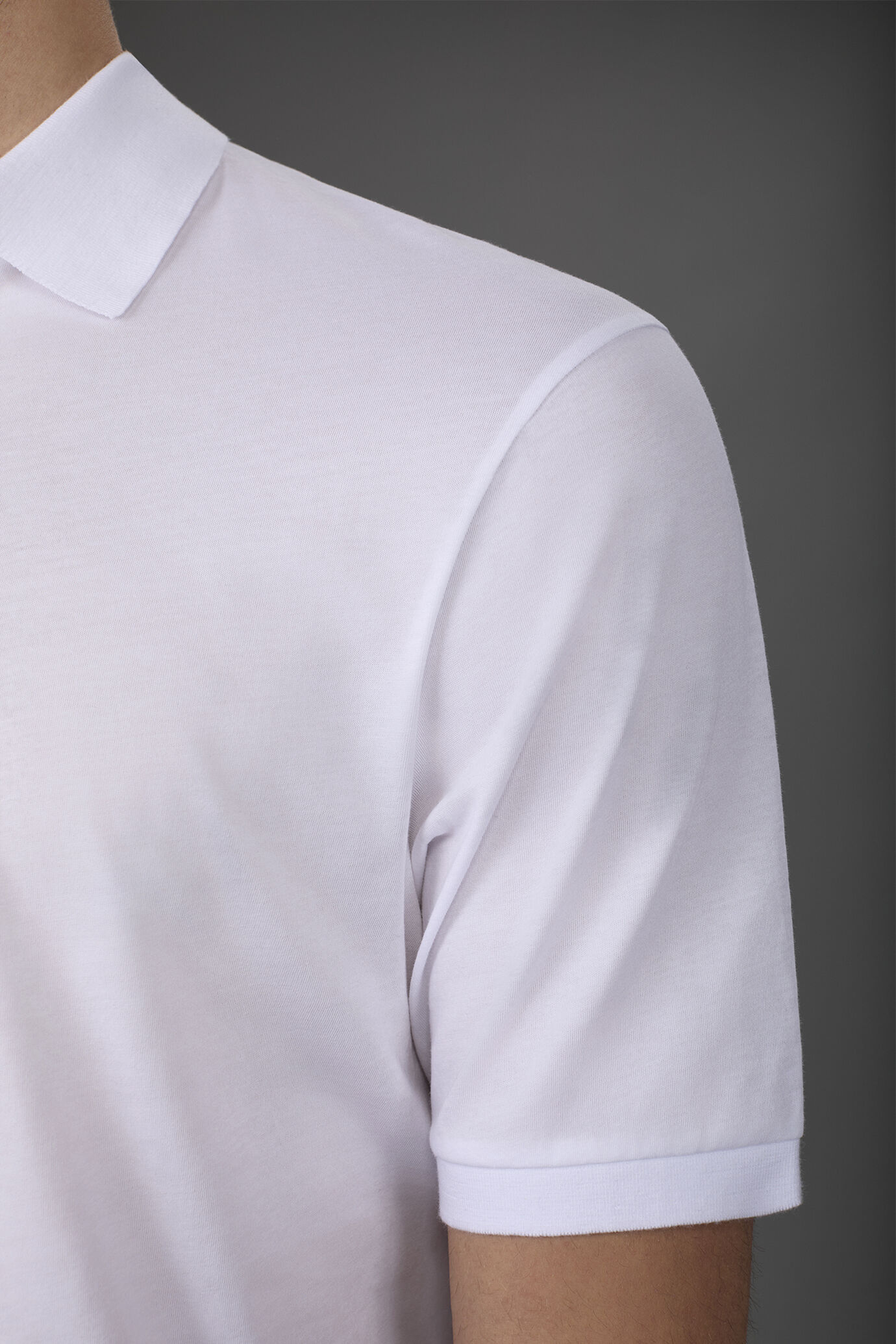 Men's short-sleeved 100% organic cotton polo shirt with derby collar image number 3