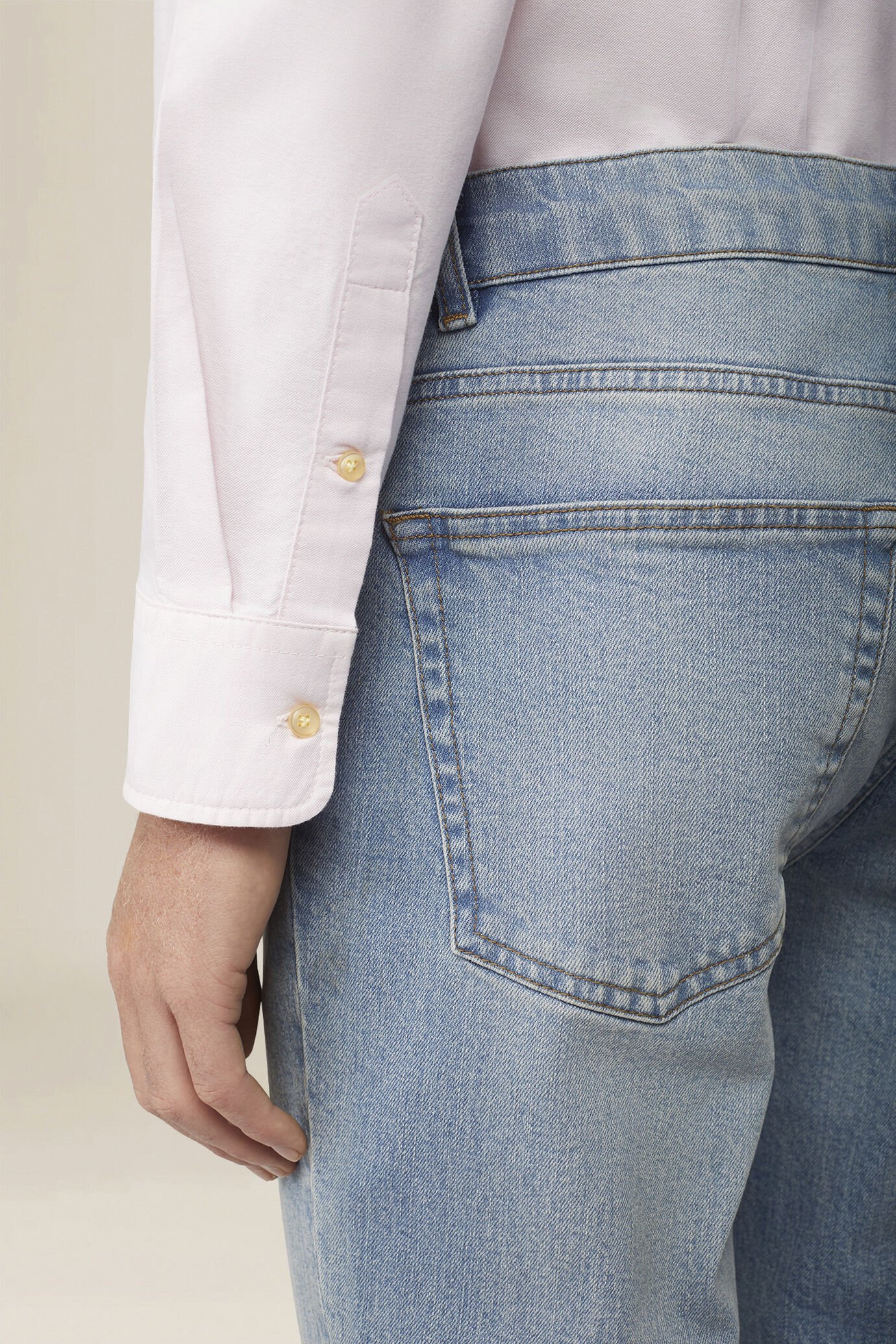 Herrenhemd aus 100 % Baumwolle Oxford, einfarbig, mit Button-Down-Kragen image number 4