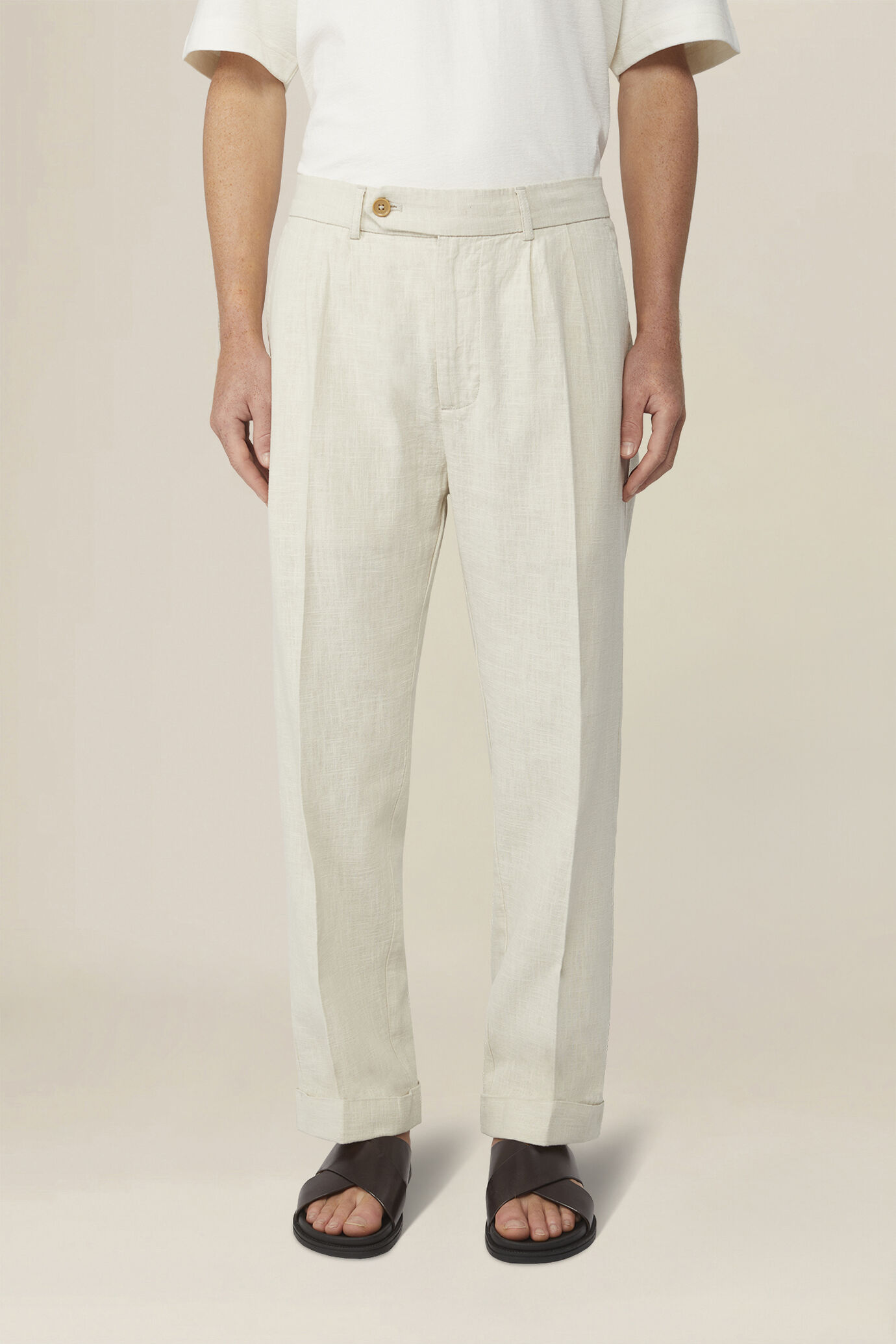 Men's tailored trousers in ramie and cotton with turn-ups, comfort fit image number 1