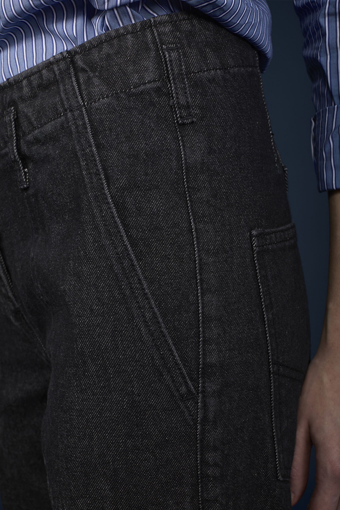 Women's comfort fit trousers in denim twill image number 3