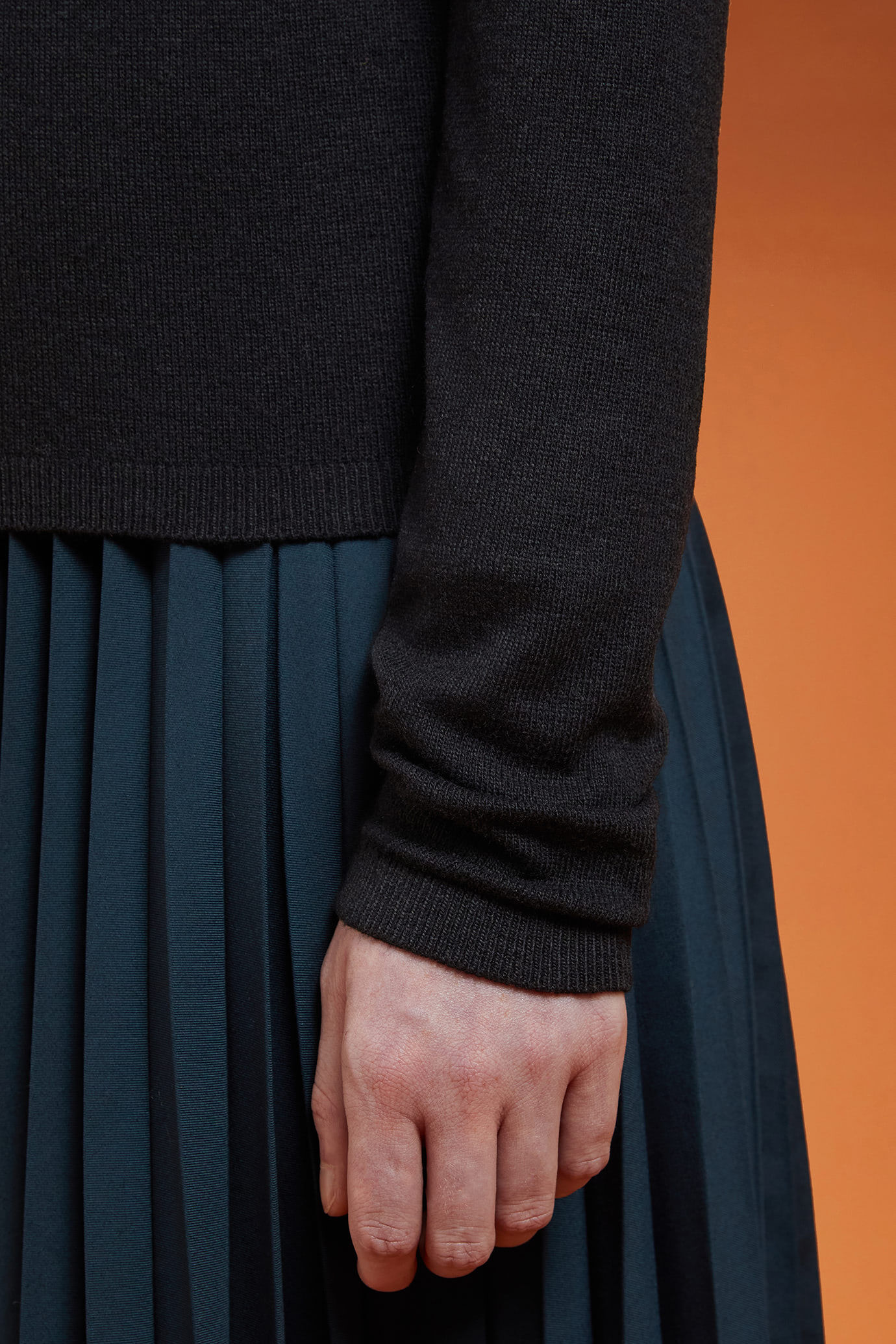 Cardigan pour femme, col rond, en laine et cachemire, coupe classique image number 2