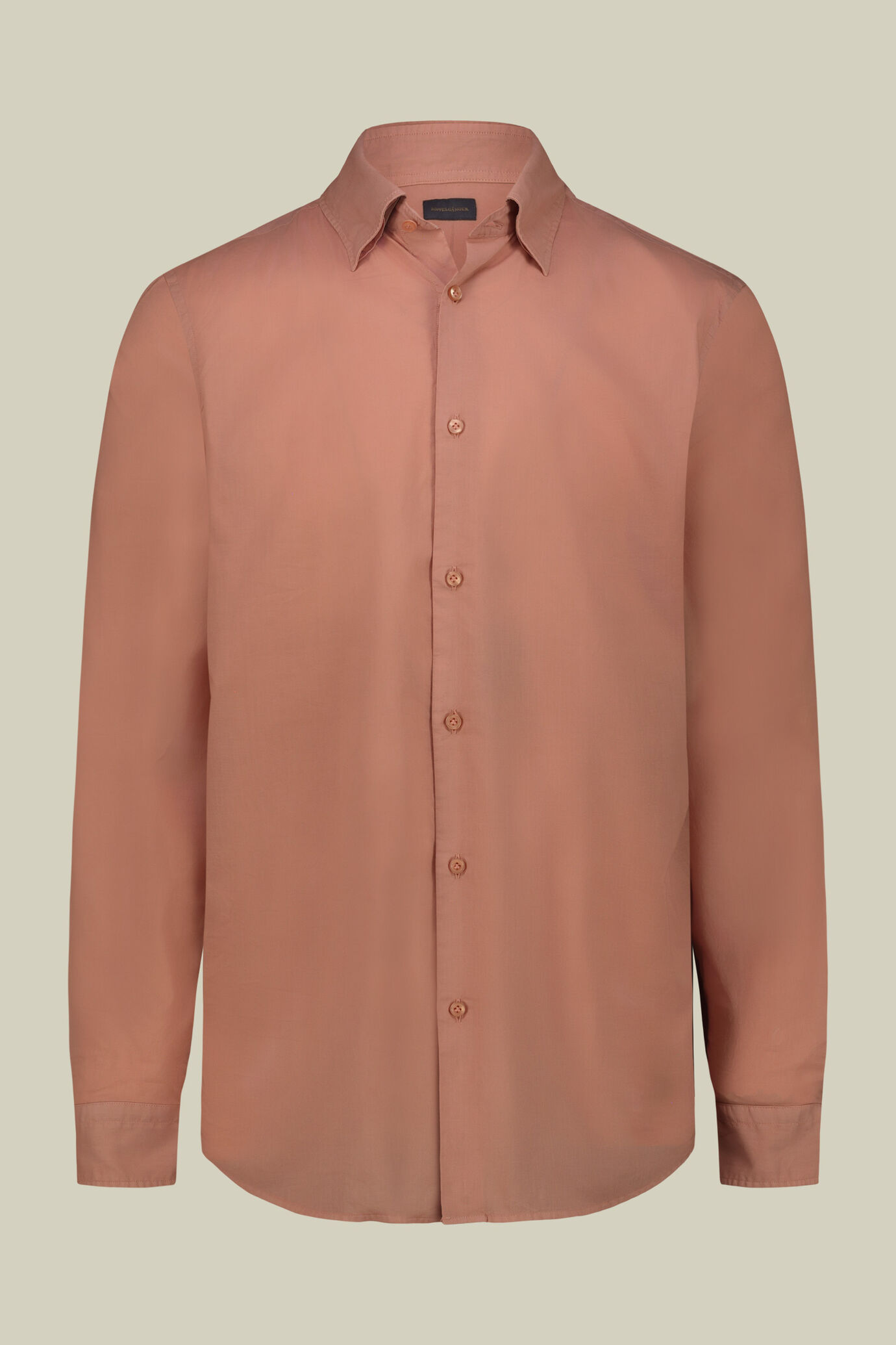 Men's 100% cotton plain shirt with hidden button-down collar image number 4
