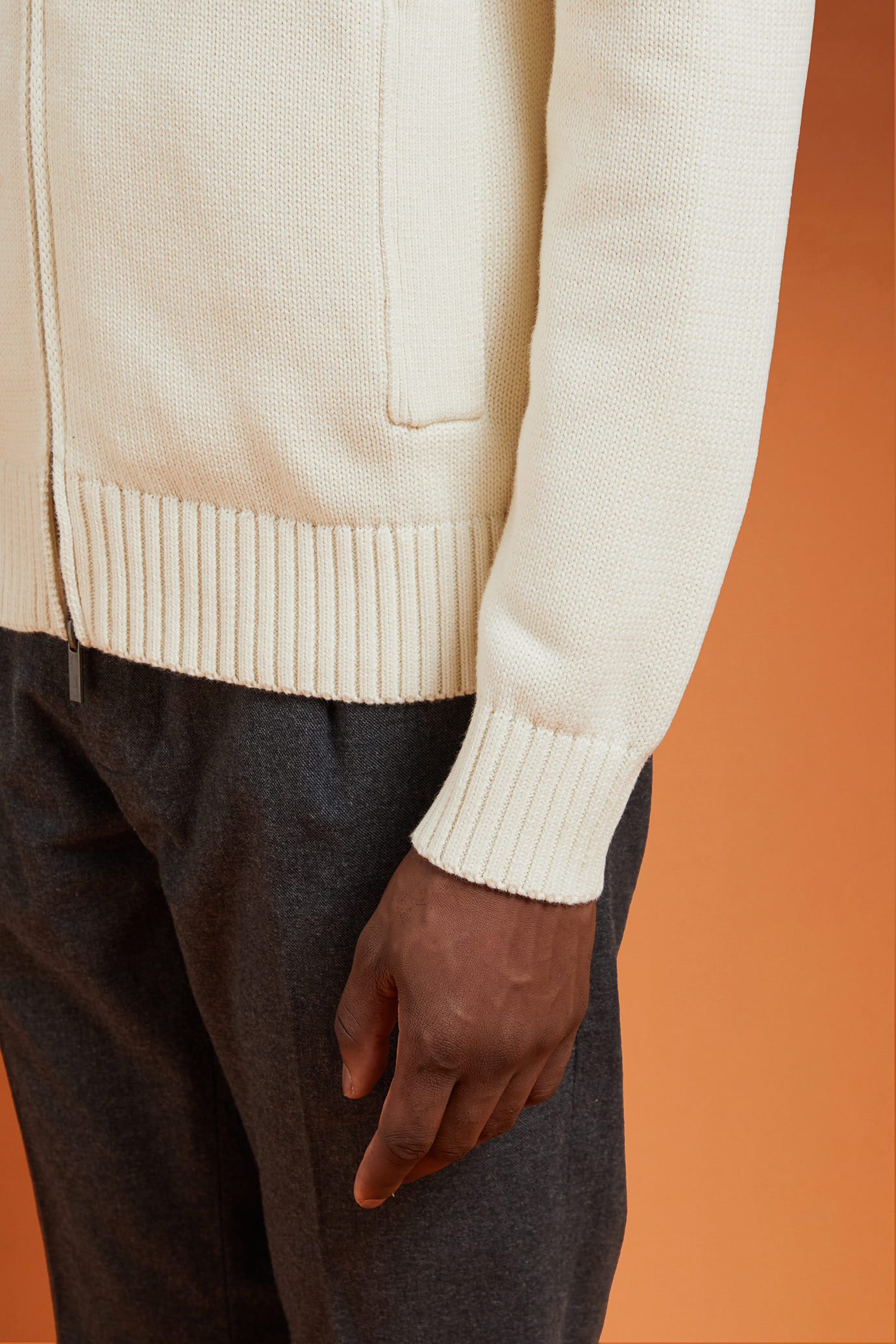 Herren-Strickjacke mit Reißverschluss und hohem Ausschnitt aus 100 % Baumwolle in normaler Passform image number 2