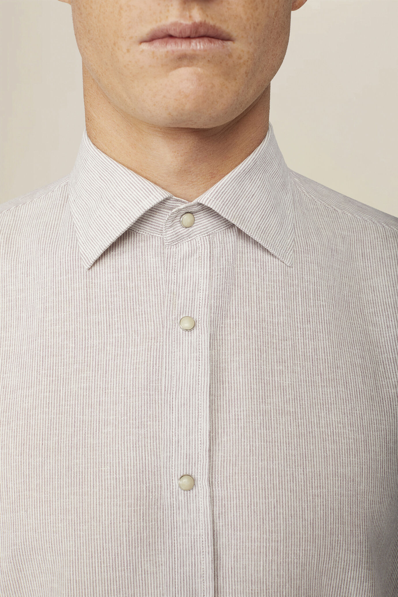 Camicia uomo misto lino cotone righe sottili image number 2