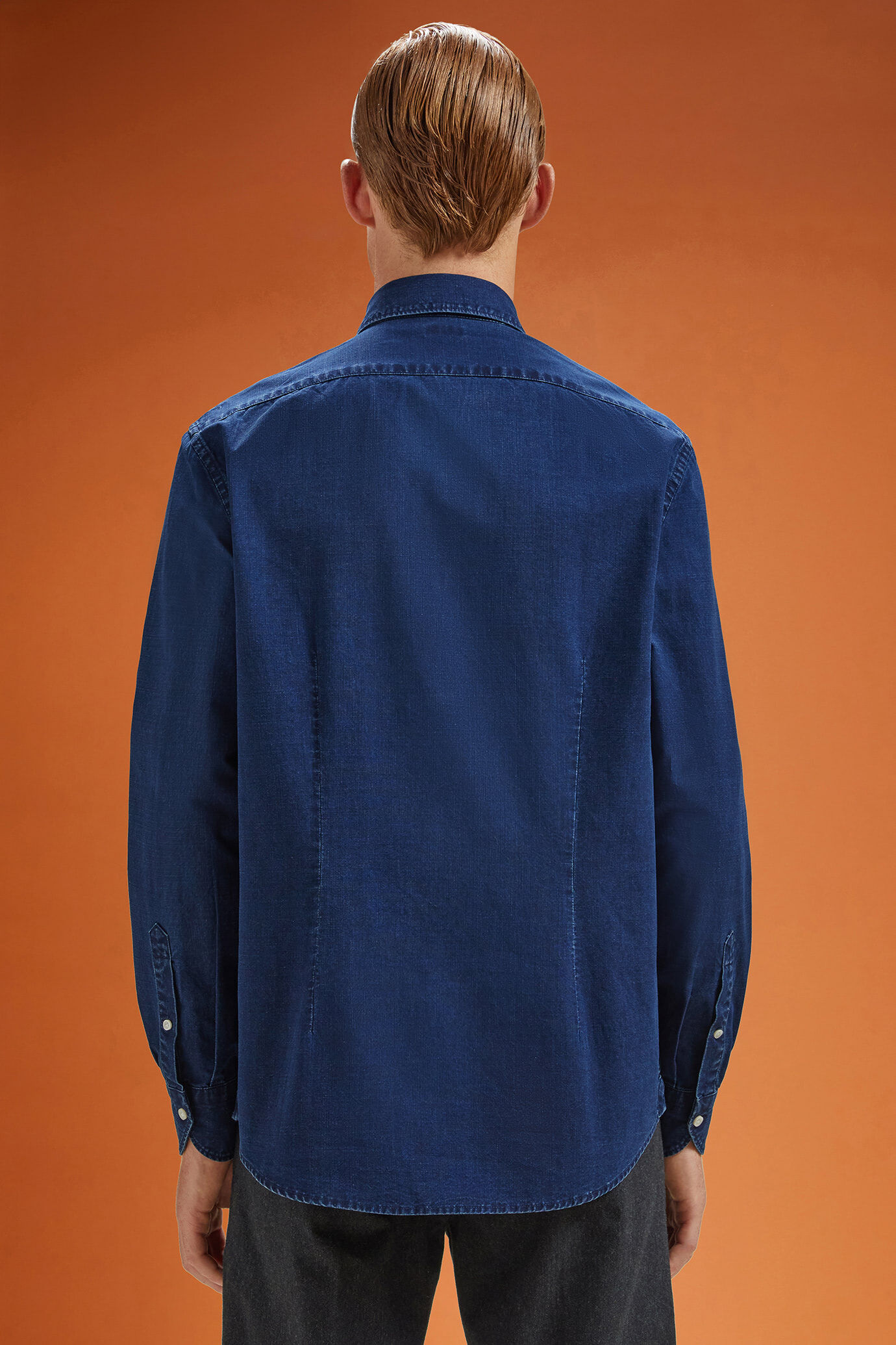 Camicia casual uomo collo classico 100% cotone tessuto in chambray lavato comfort fit image number 4