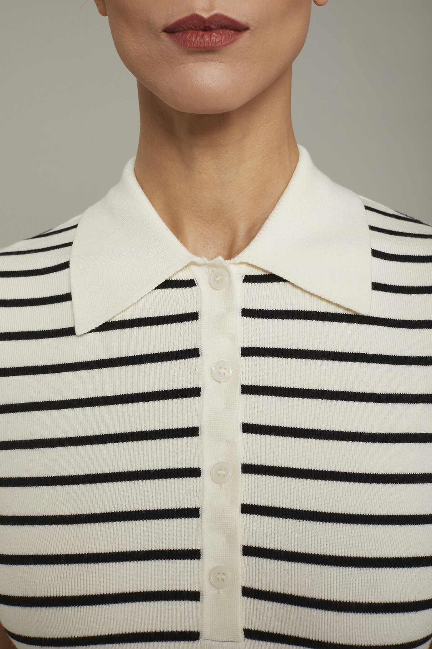 Polo donna in maglia con manica corta a righe image number 3