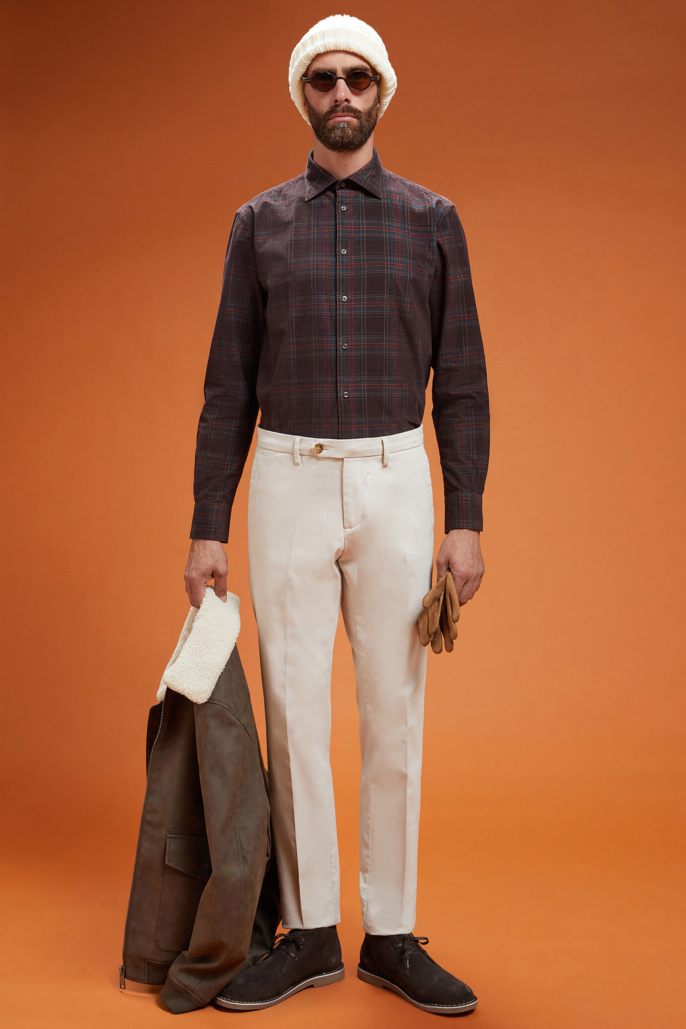 Men's comfort fit casual shirt with a classic collar in 100% cotton 1000-wale corduroy, finished with a checked print image number 1