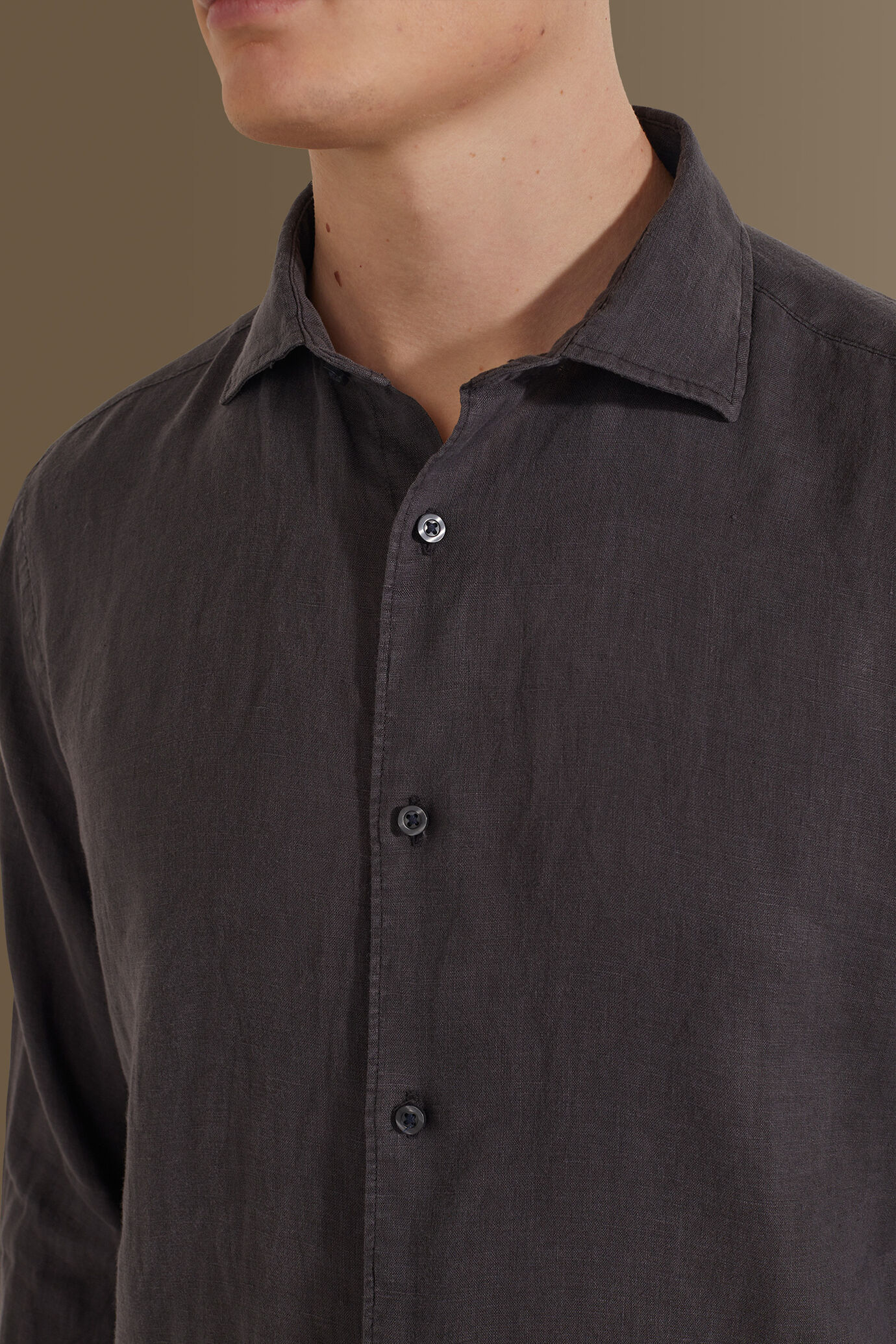 Camicia casual uomo collo francese 100% lino tinta unita image number 2