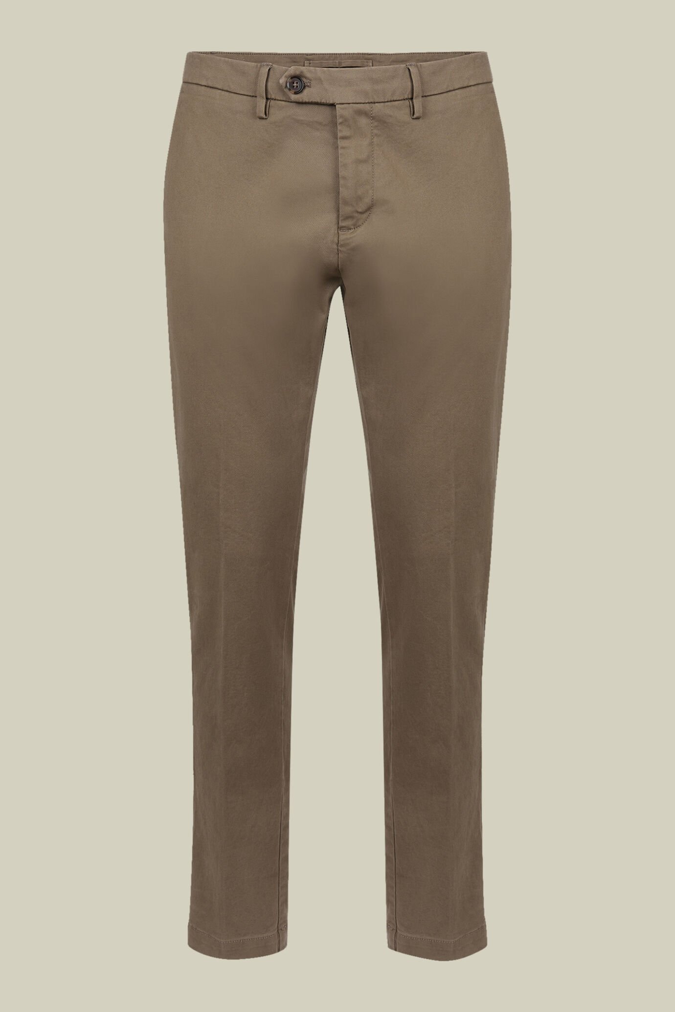 Men's classic twill chinos in a perfect fit
