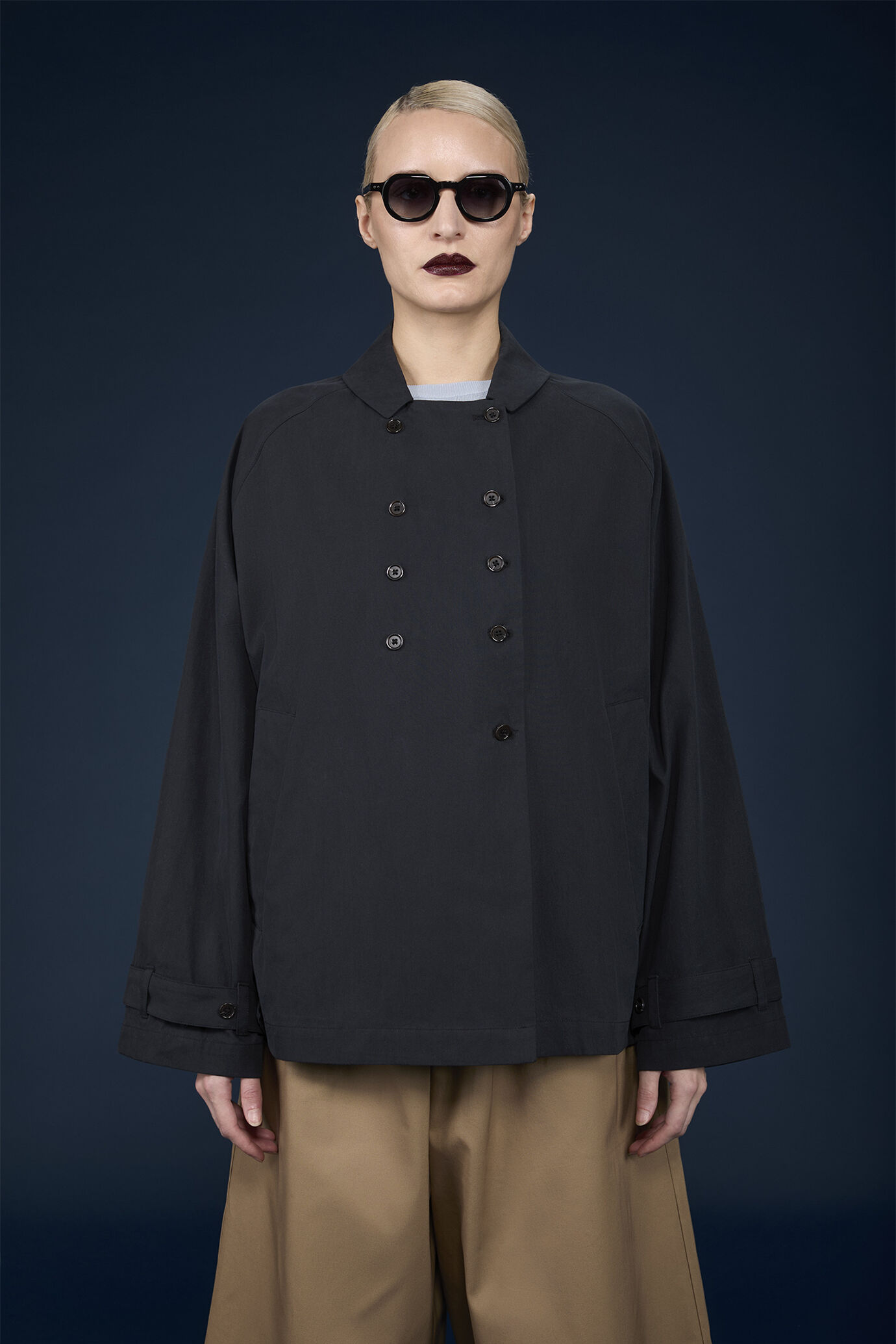 Women's short double-breasted raincoat image number 1