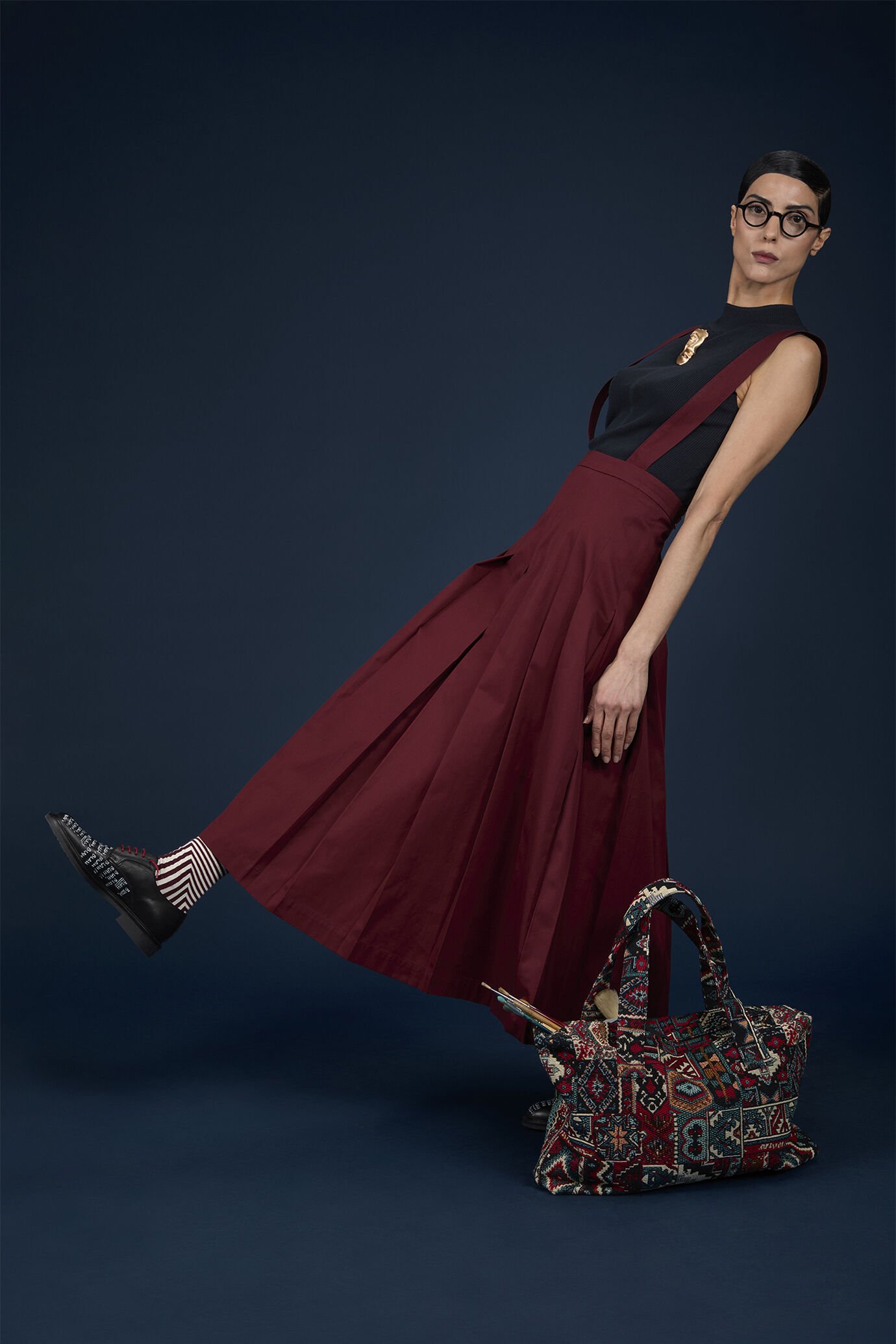 Long pleated skirt in linen and cotton blend with removable straps
