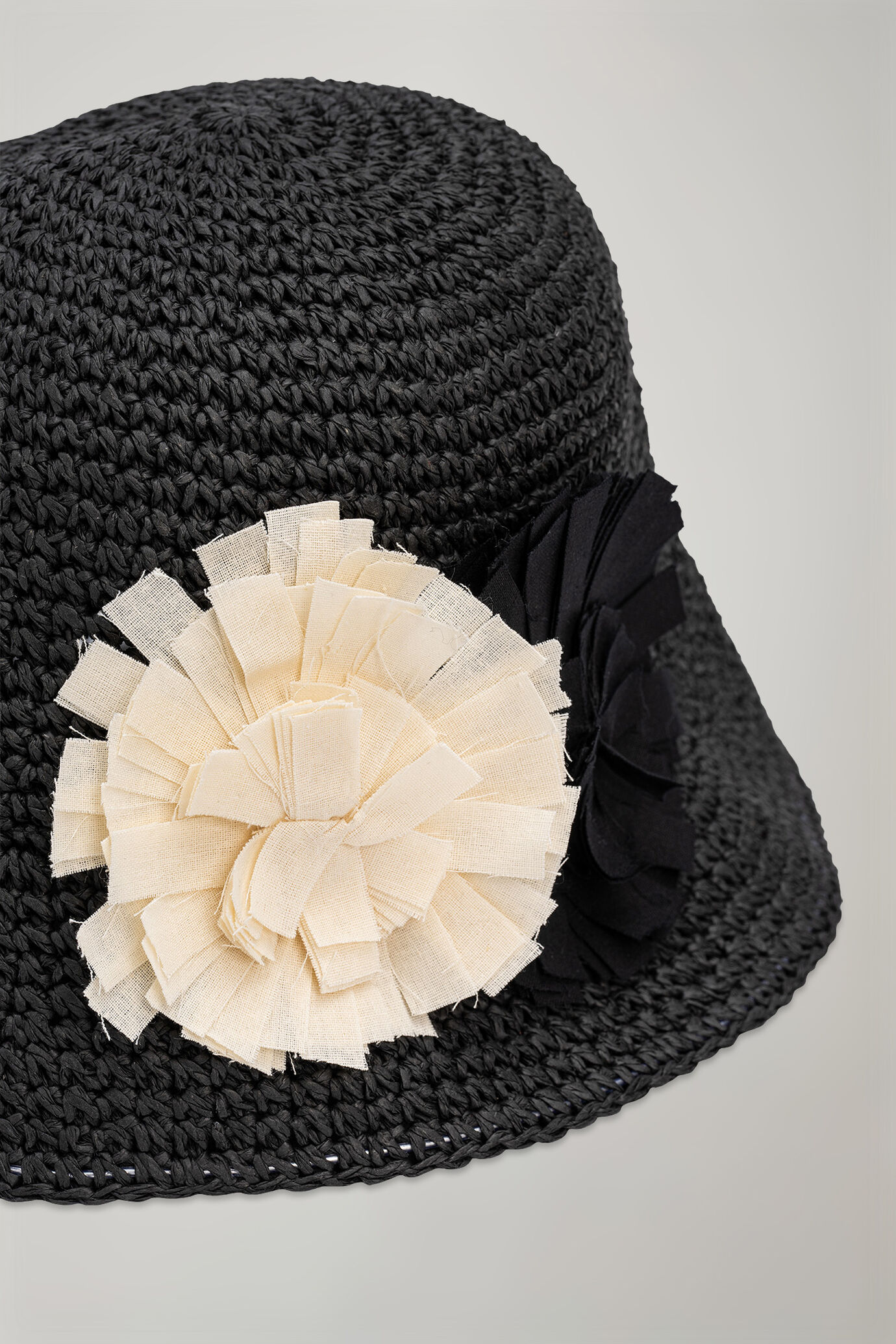 Women's hat in raffia image number 1