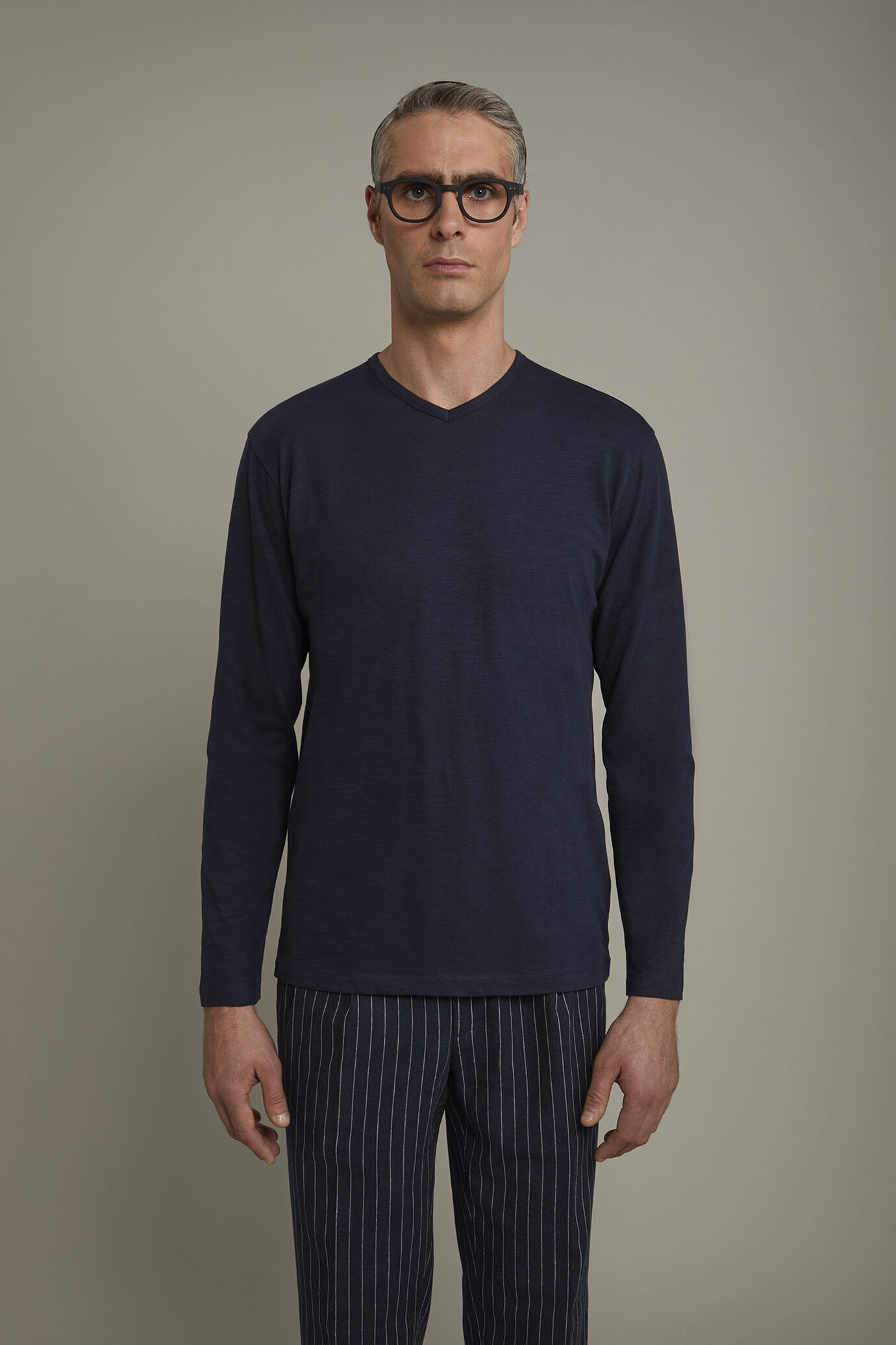 T-shirt uomo scollo a v 100% cotone effetto fiammato con manica lunga regular fit image number 2
