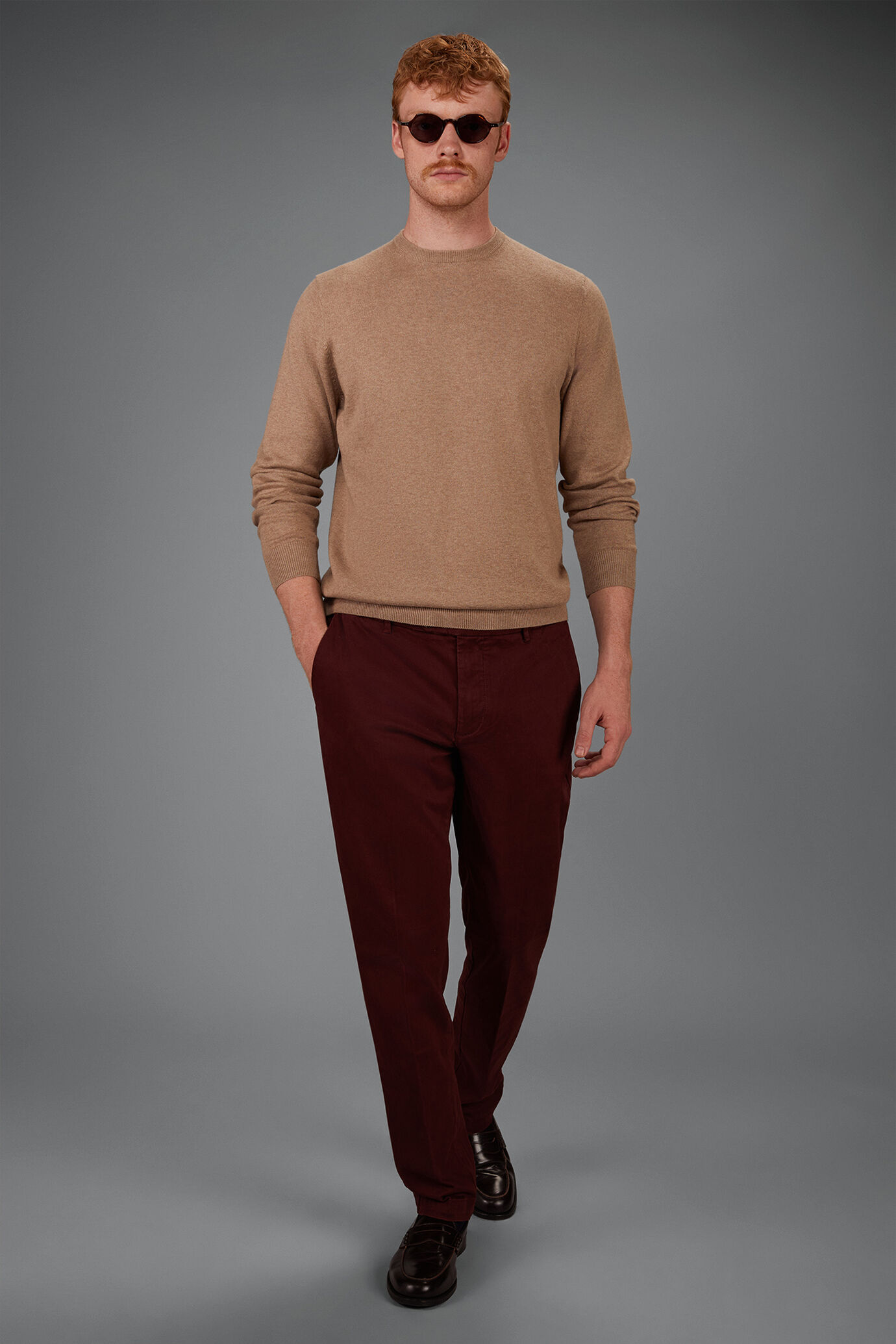 Classic men's chinos in regular fit with stretch twill construction image number 0