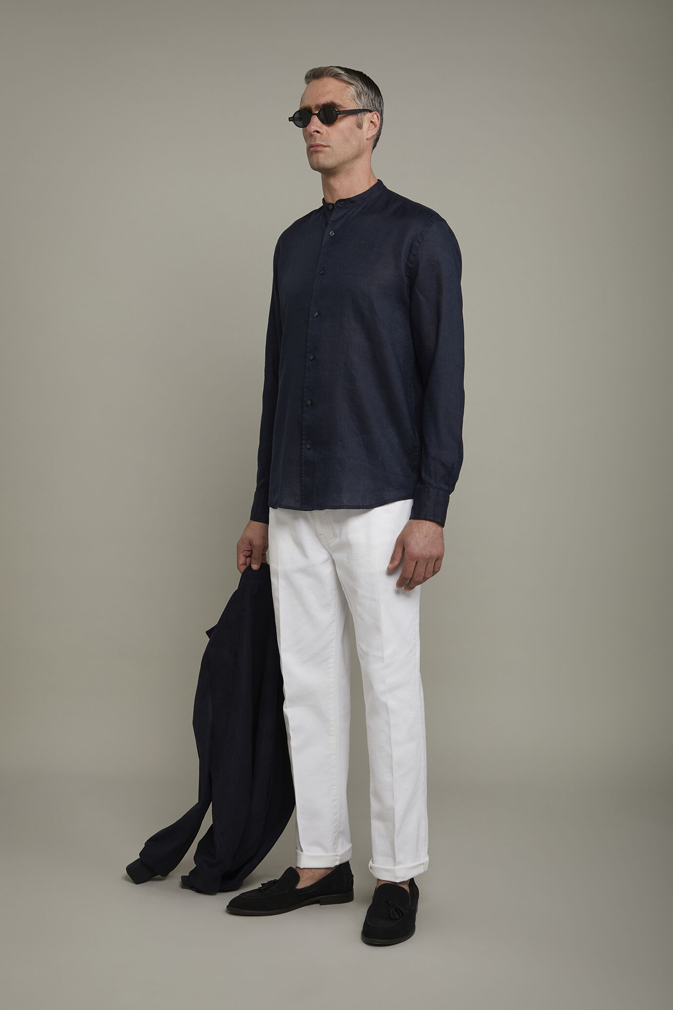 Chemise d&eacute;contract&eacute;e homme &agrave; col mao en 100&nbsp;% lin, coupe confort image number 1