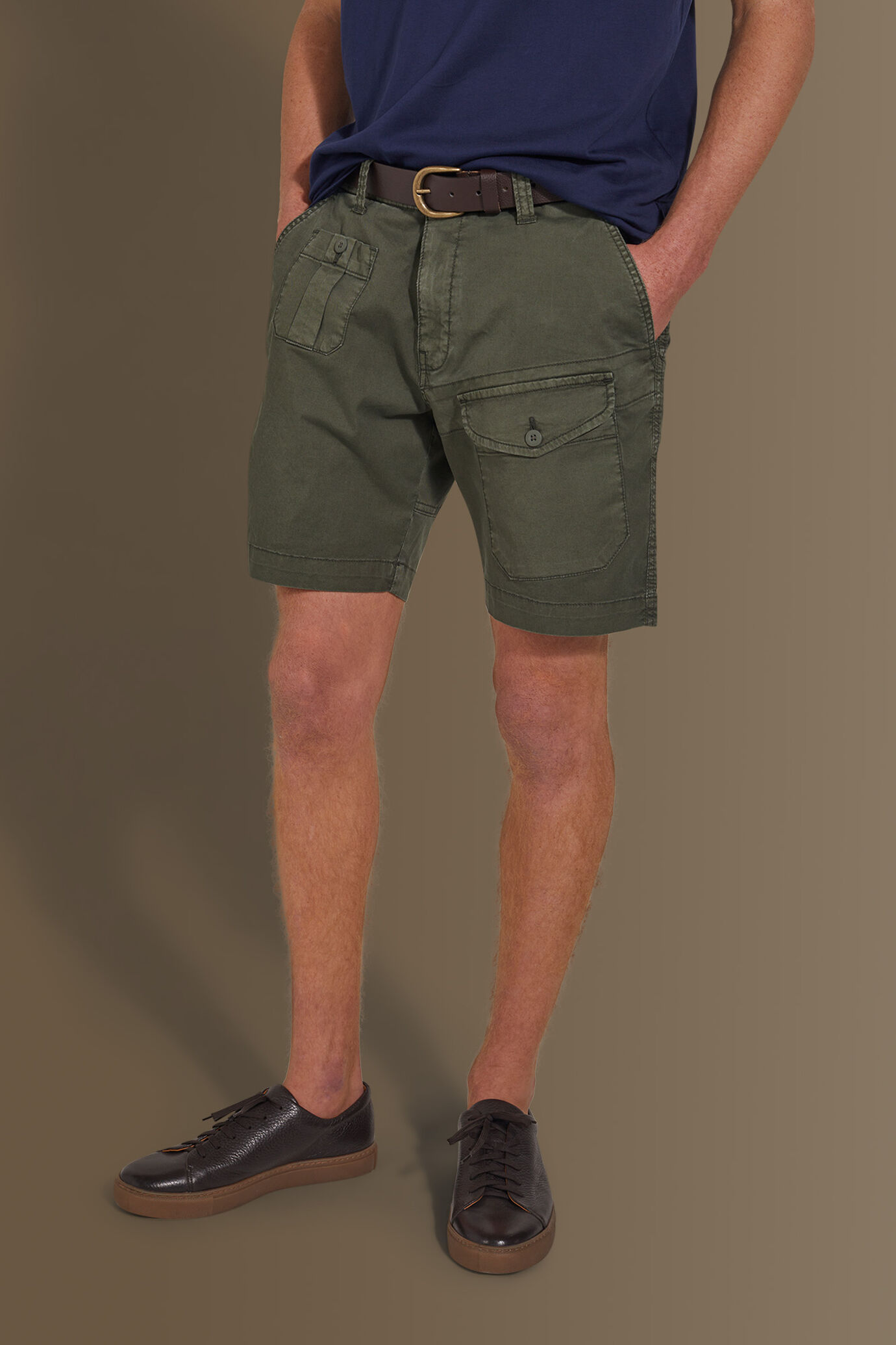 Bermuda with pocktes twill stretch fabric image number 1