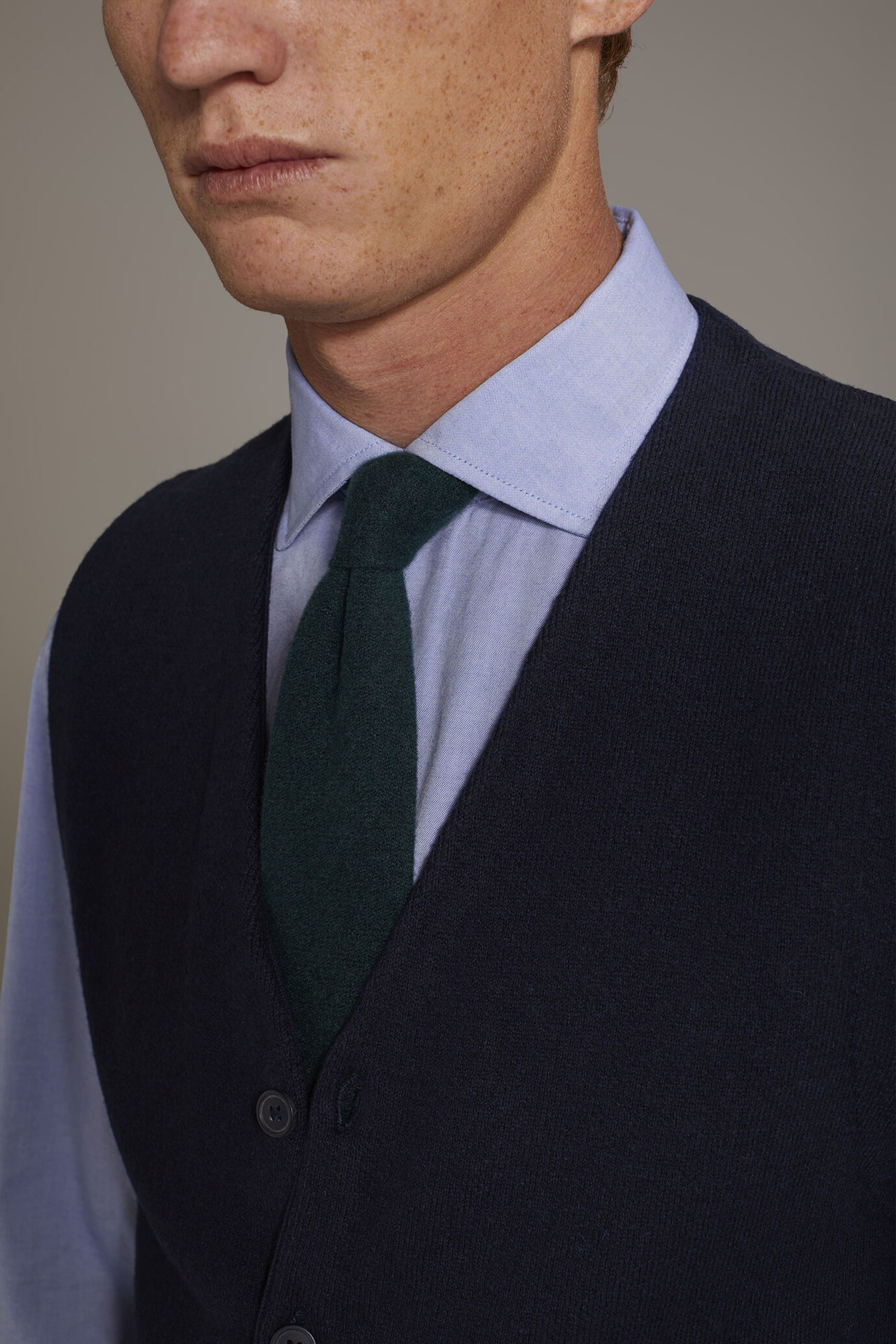 Gilet classico a maglia scollo a V misto lana image number 2