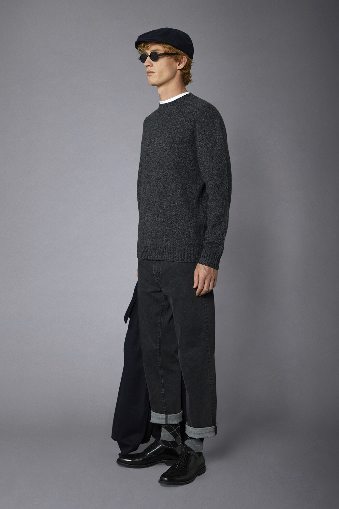 Men's roundneck sweater in lambswool blend regular fit image number 1