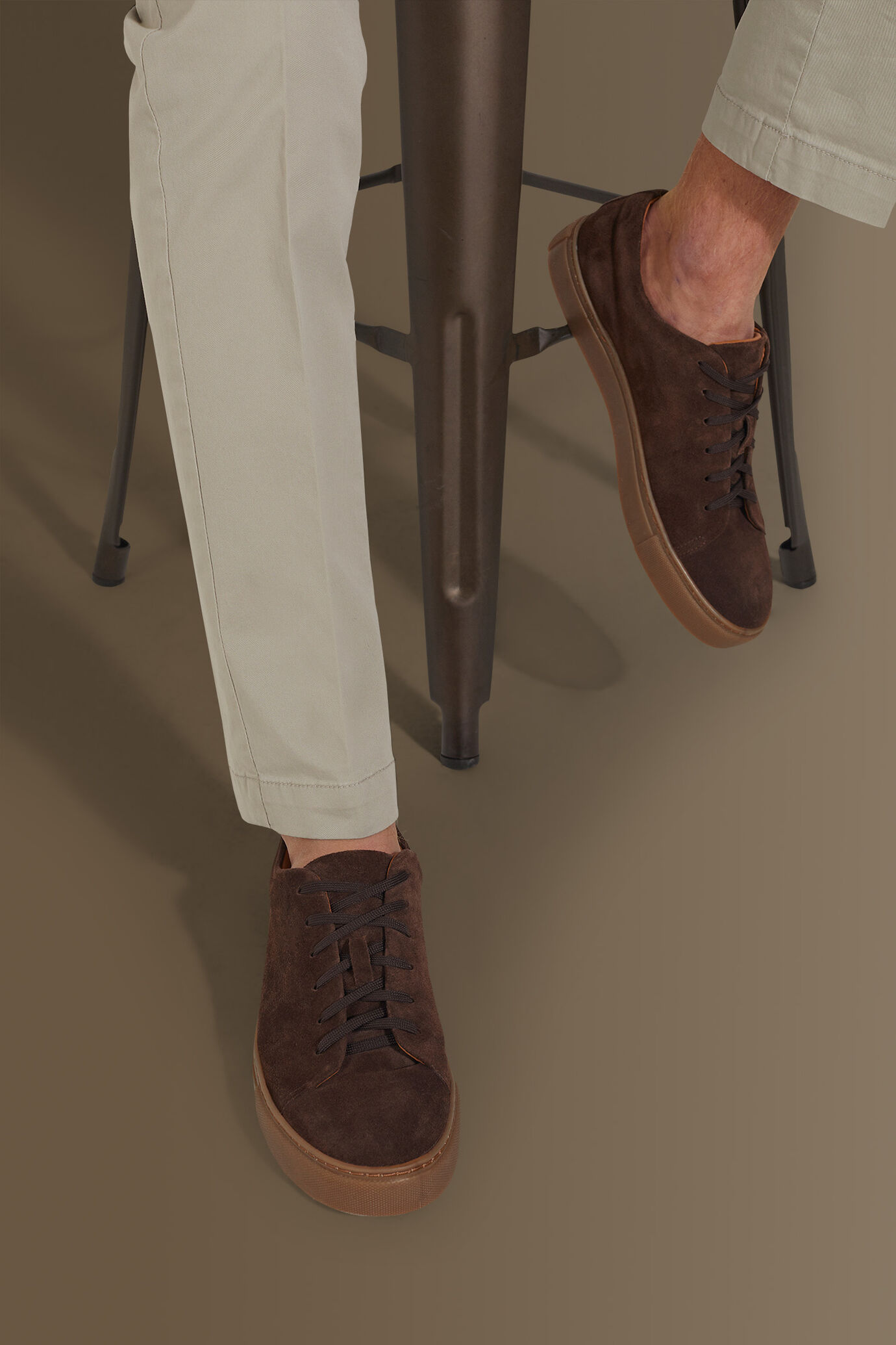Sneakers uomo in vera pelle scamosciata image number 0