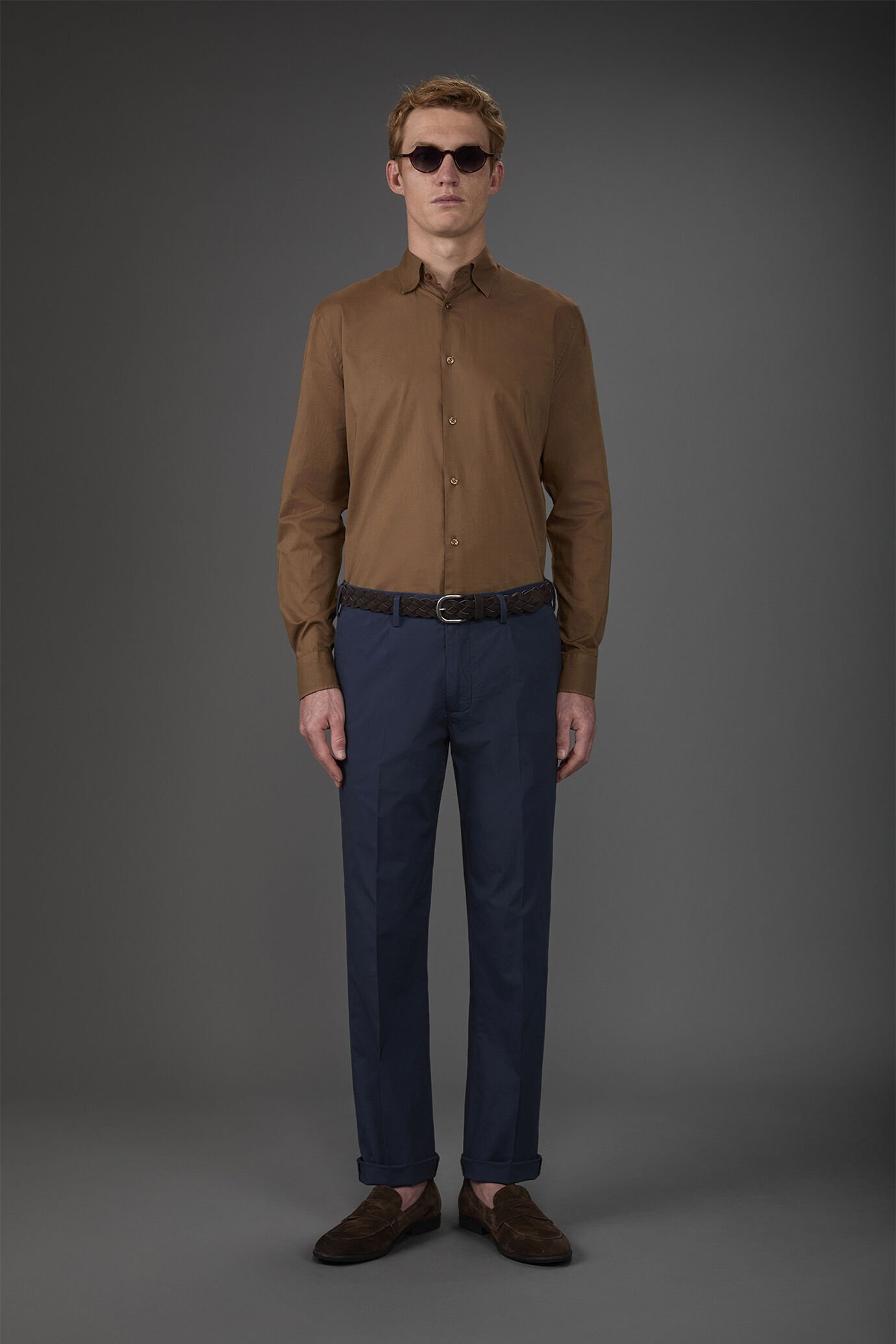 Men's trousers with two small pleats and concealed button