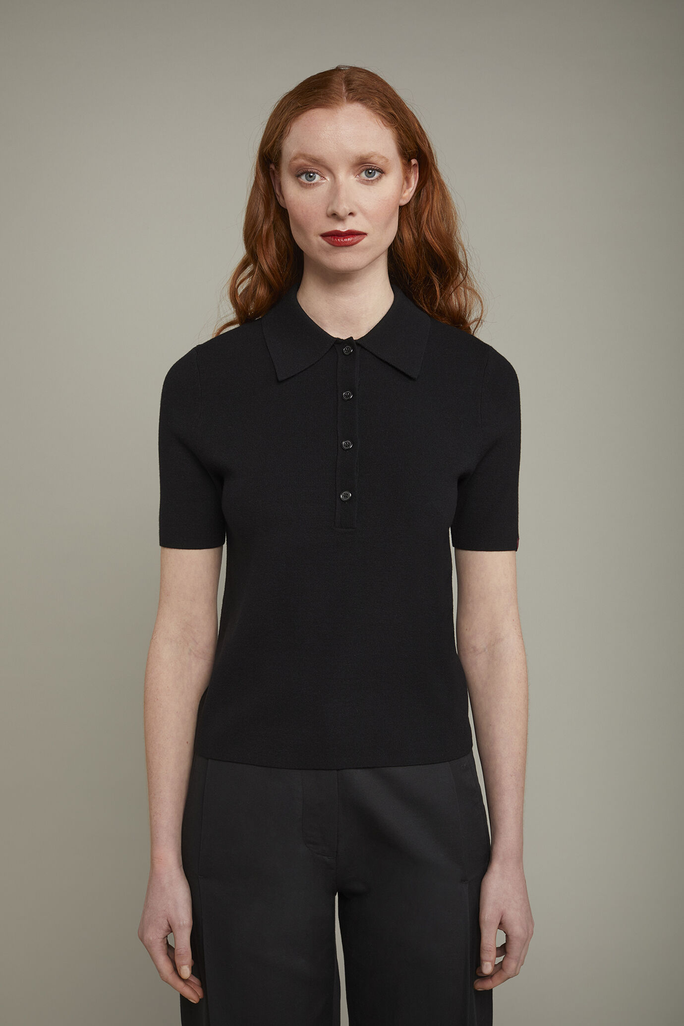 Polo donna in maglia con manica corta tinta unita image number 2