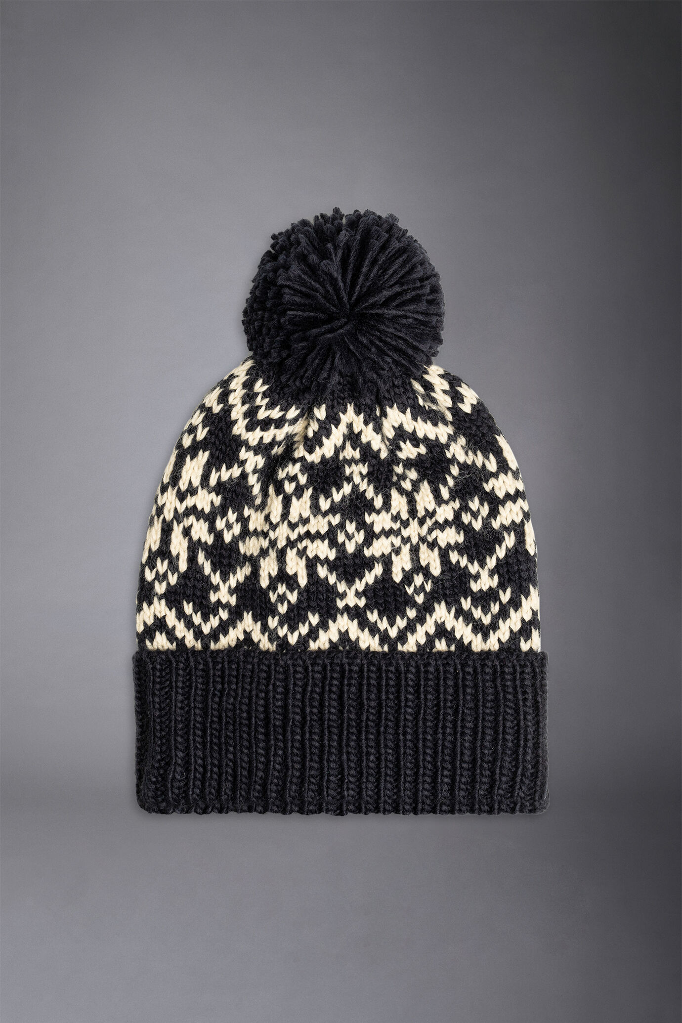 Men's cap with pompom image number 0