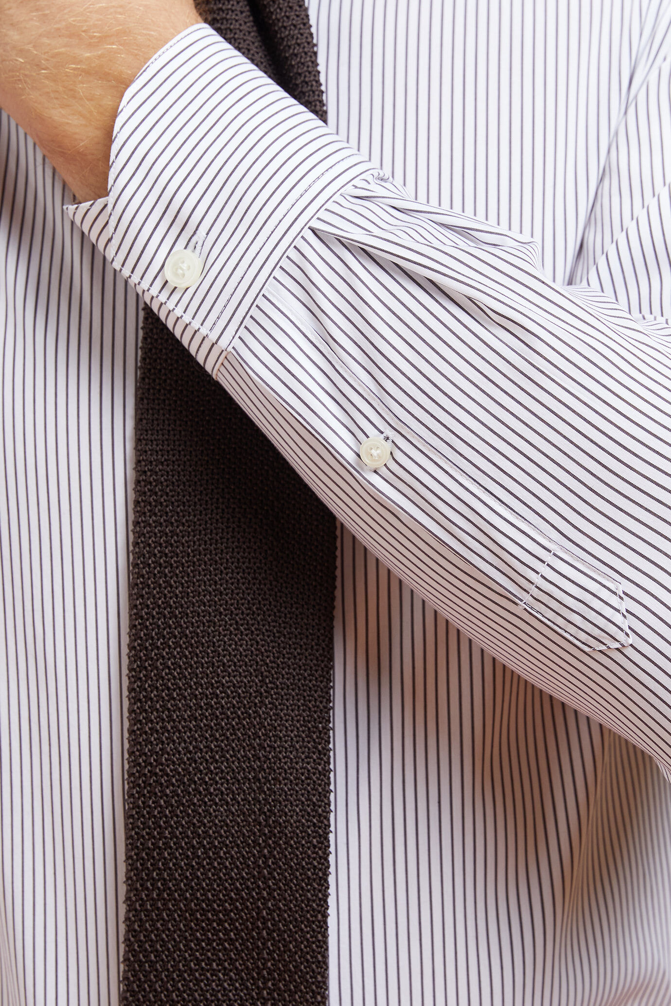 Camicia classica uomo con collo classico e tessuto tecnico tinto filo rigato regular fit image number 2