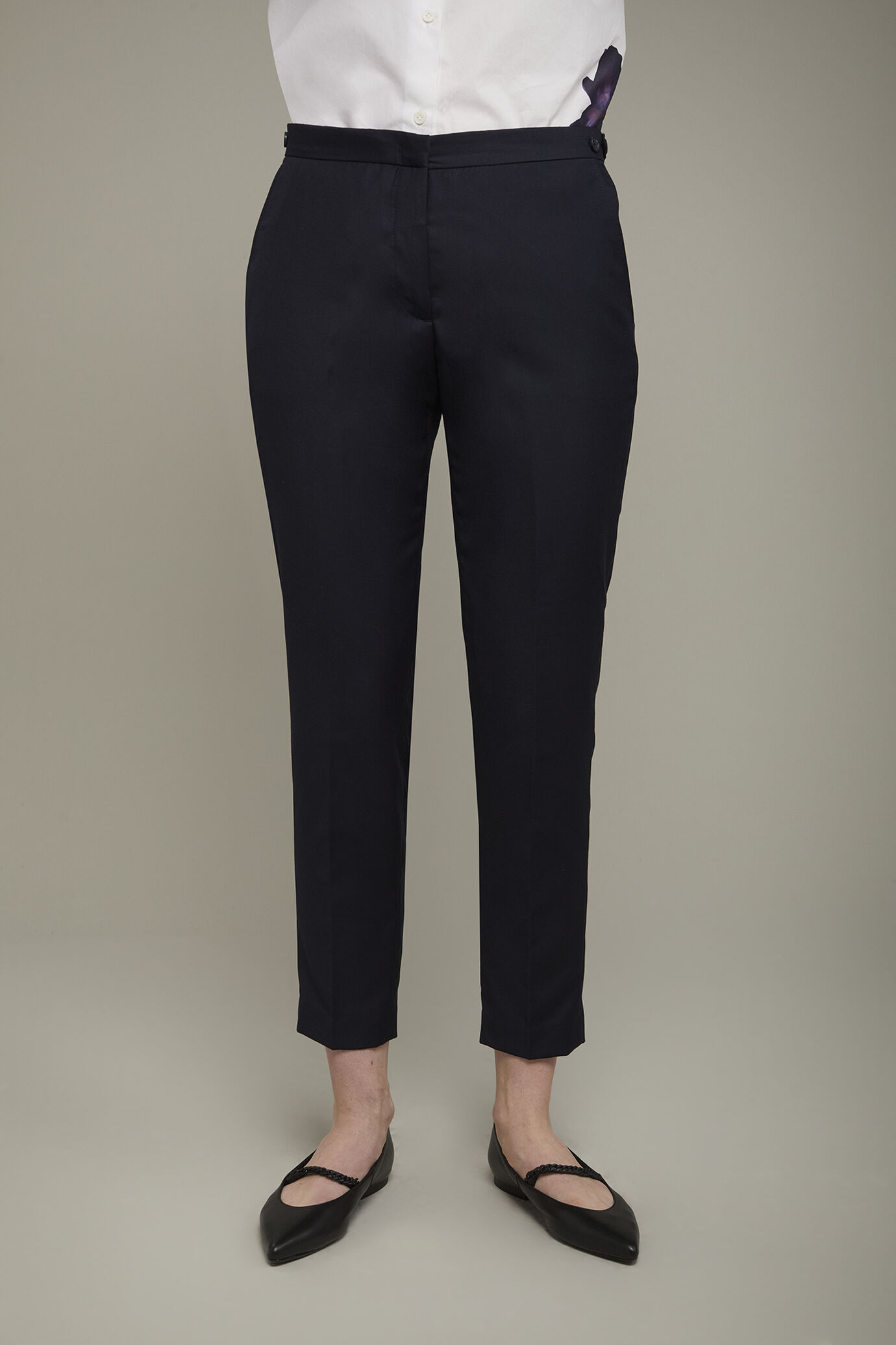 Women's classic solid color chino pants image number 3