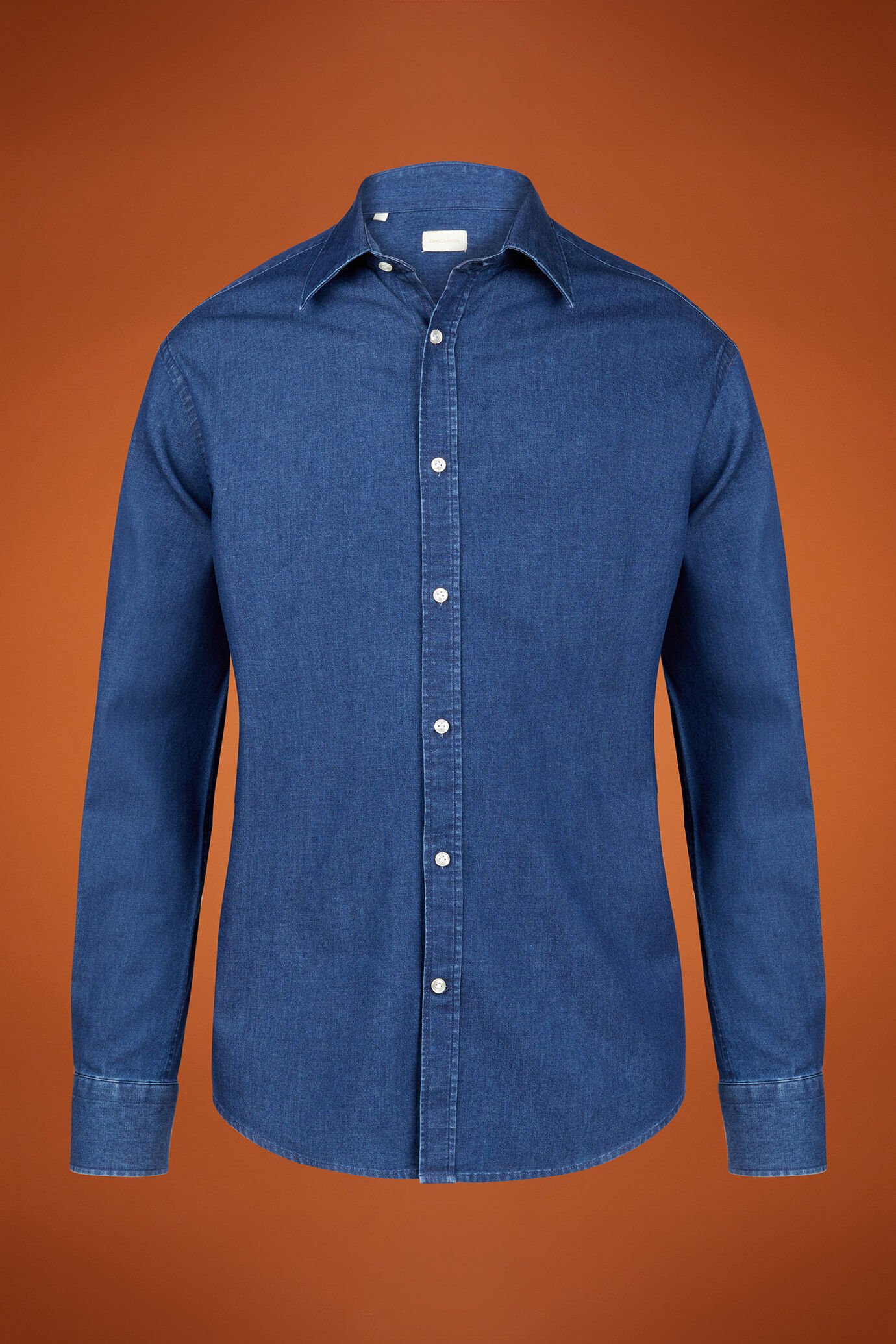 Men's comfort fit casual shirt with a classic collar in 100% cotton washed chambray fabric image number 5