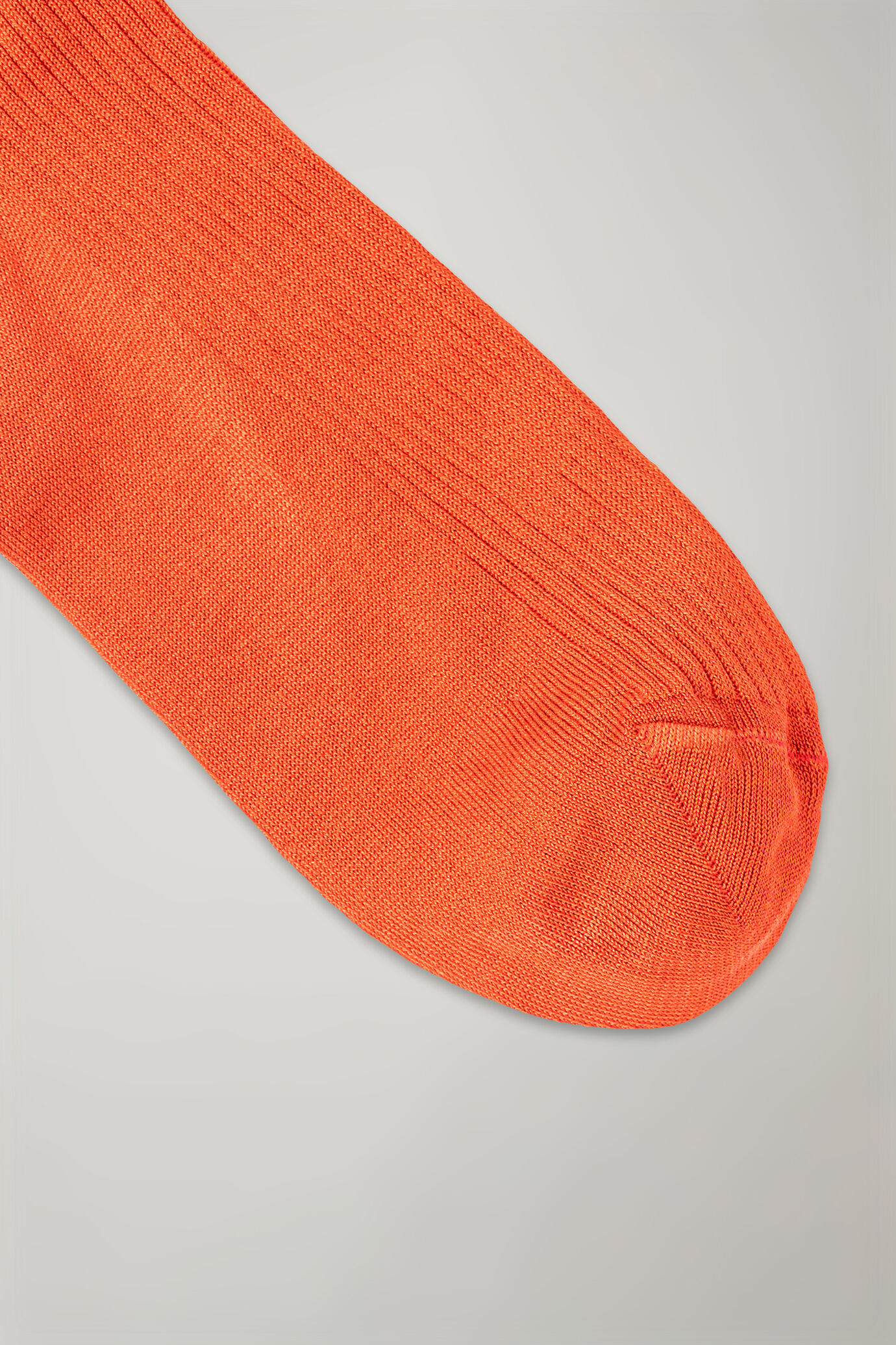 Chaussettes femme à côtes, couleur unie, fabriquées en Italie image number 1